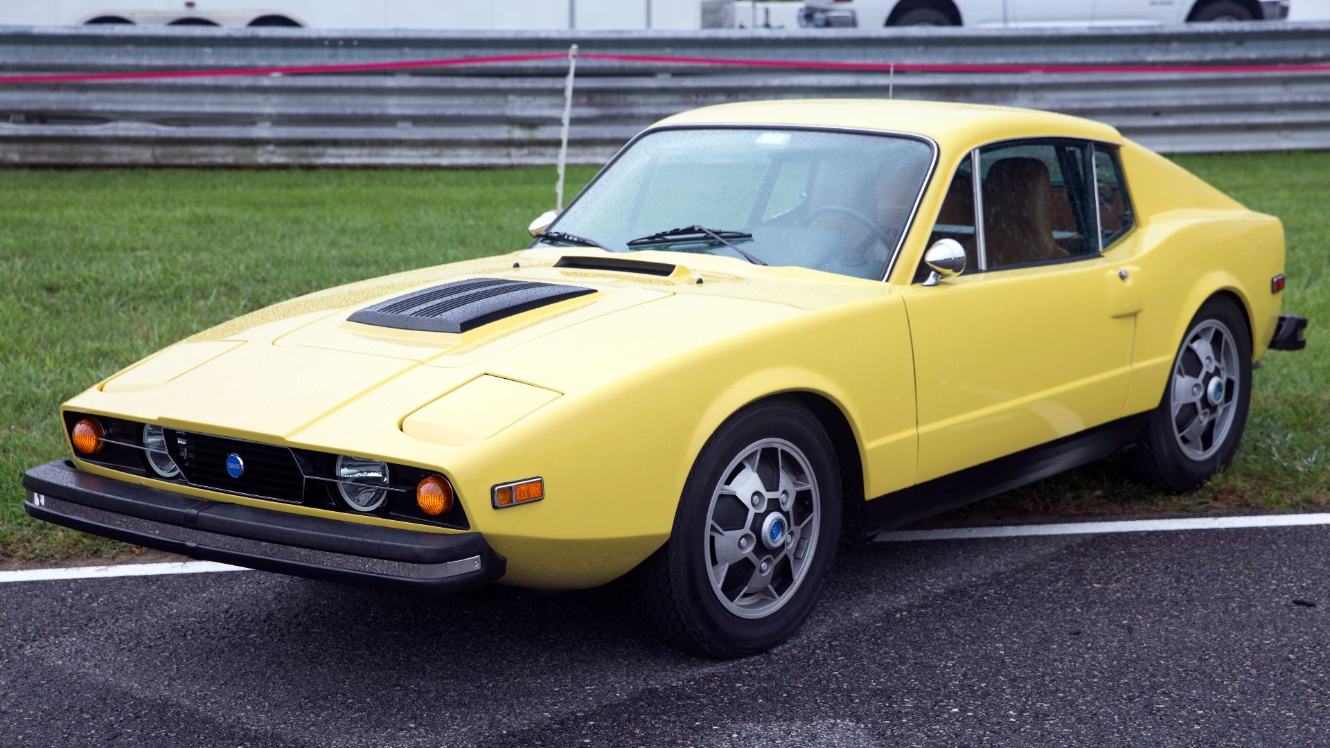 File:1974 Saab Sonett III in yellow, front left (Lime Rock).jpg