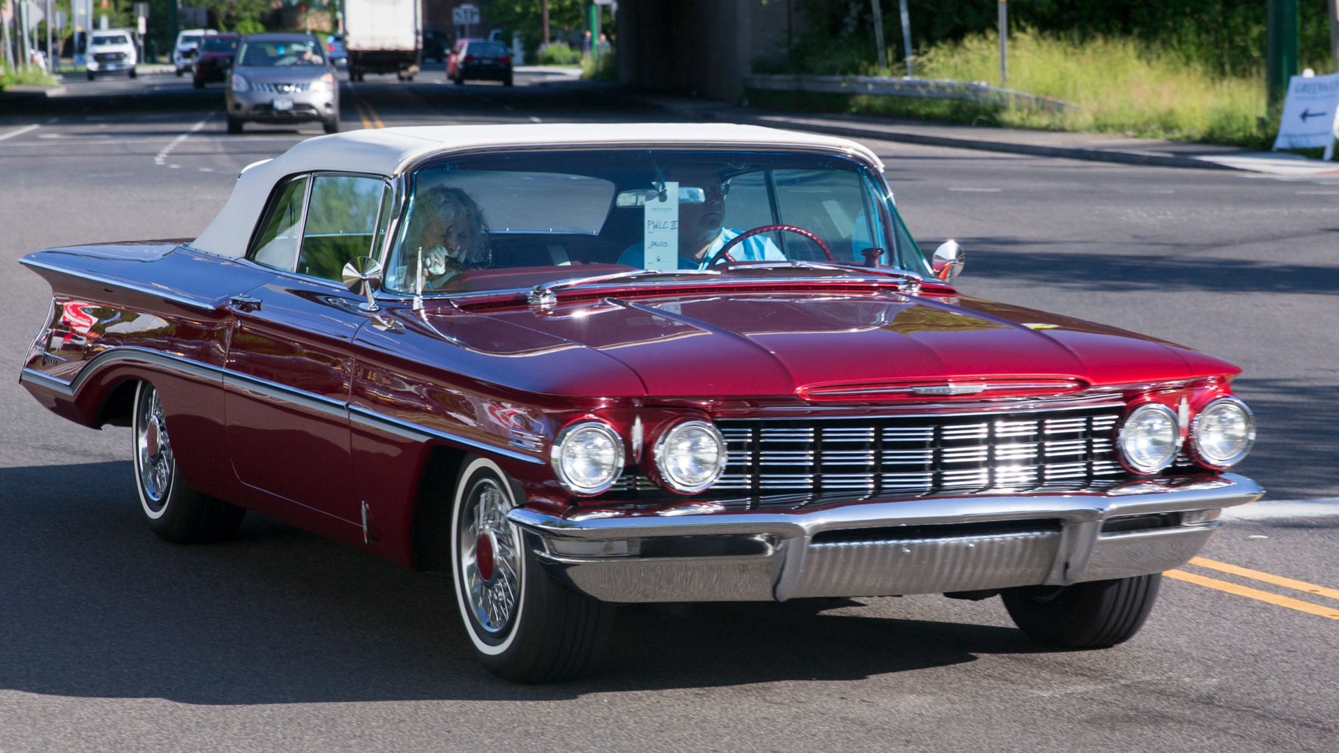 File:1960 Oldsmobile Ninety-Eight convertible in Garnet Mist, front right.jpg