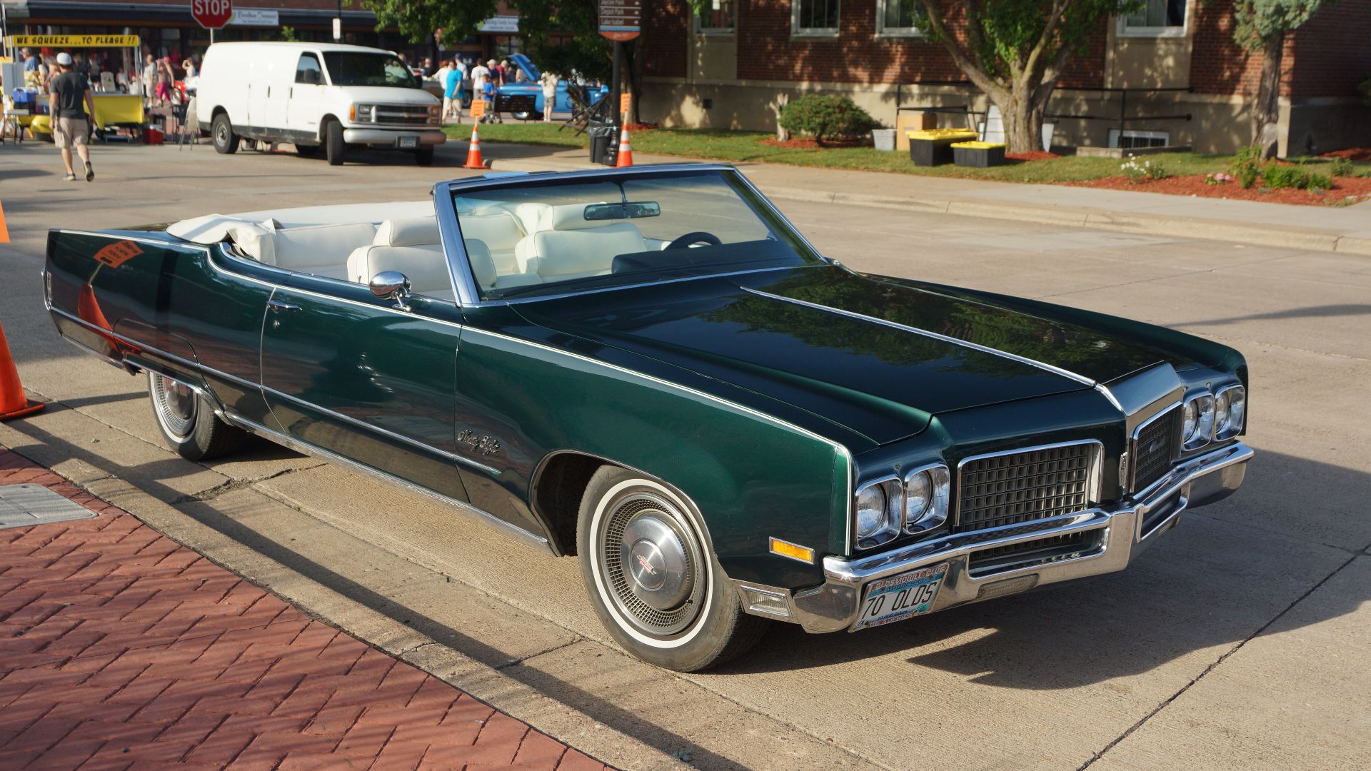 File:1970 Oldsmobile Ninety-Eight Convertible.jpg
