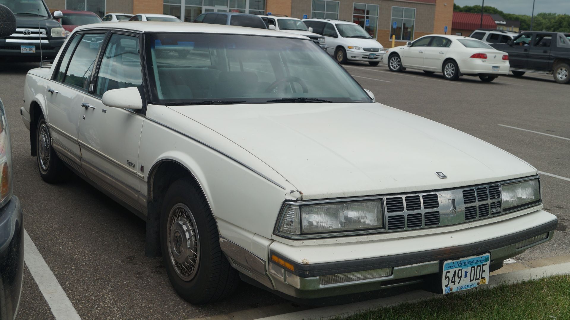 File:1990 Oldsmobile Ninety Eight Regency Brougham (28762643491).jpg