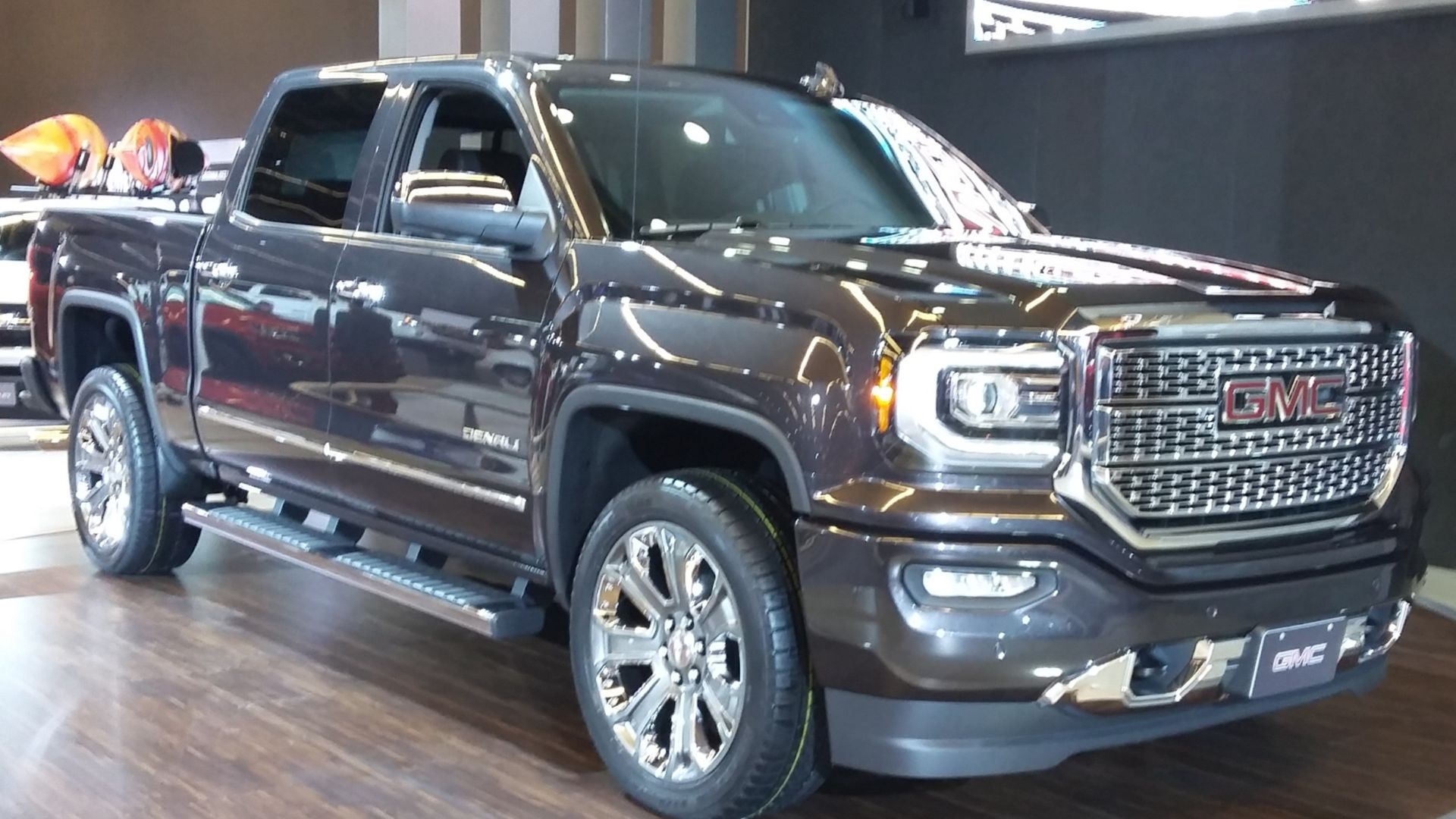 File:'16 GMC Sierra Denali (MIAS '16).jpg