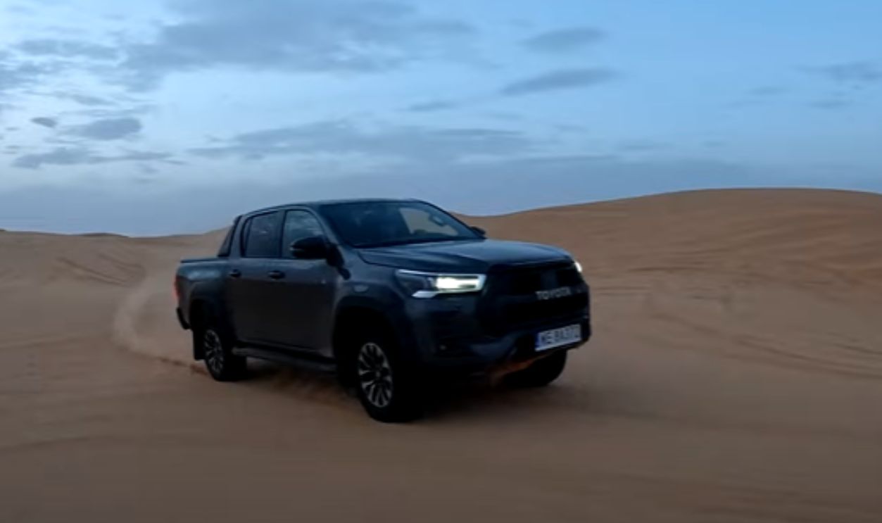 Toyota Hilux “Desert Commando”
