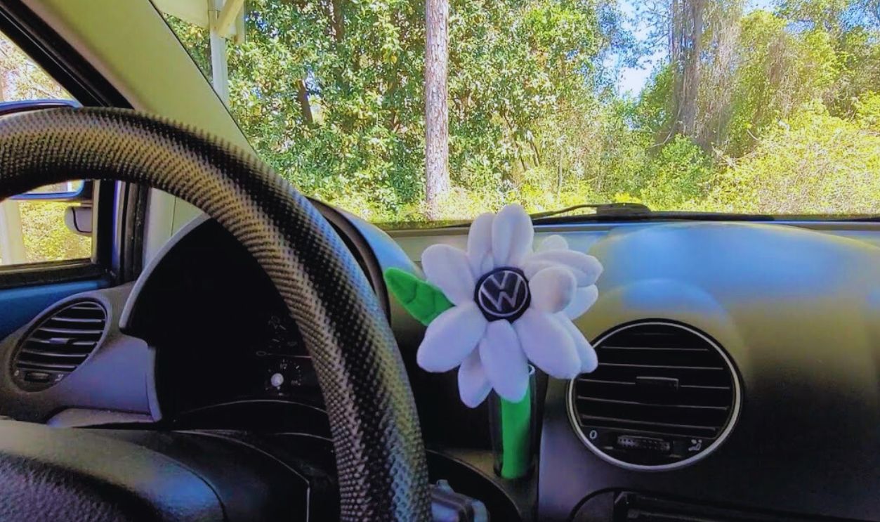 VW New Beetle’s Dashboard Flower Vase