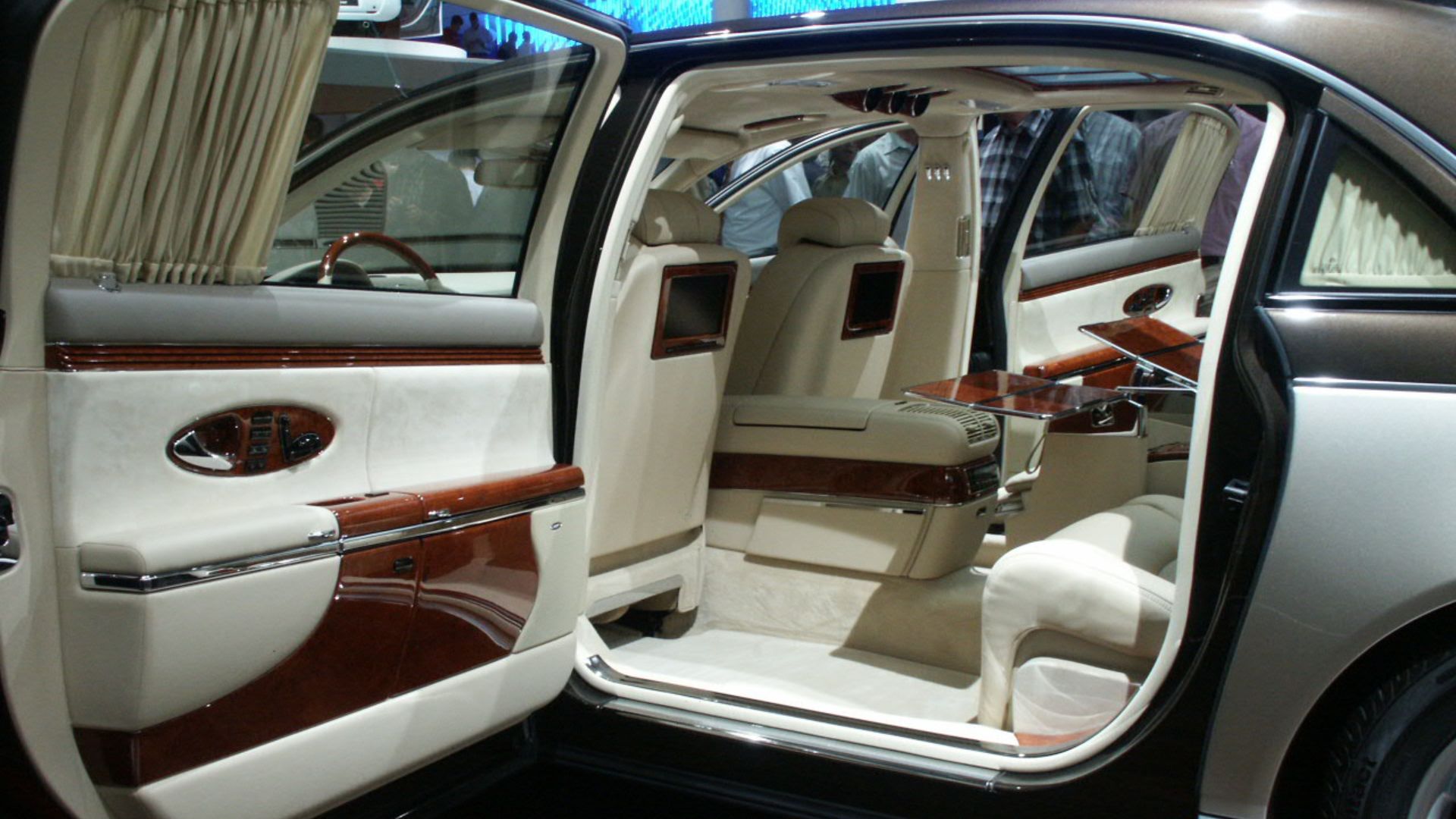 File:Maybach62 innen2.jpg
