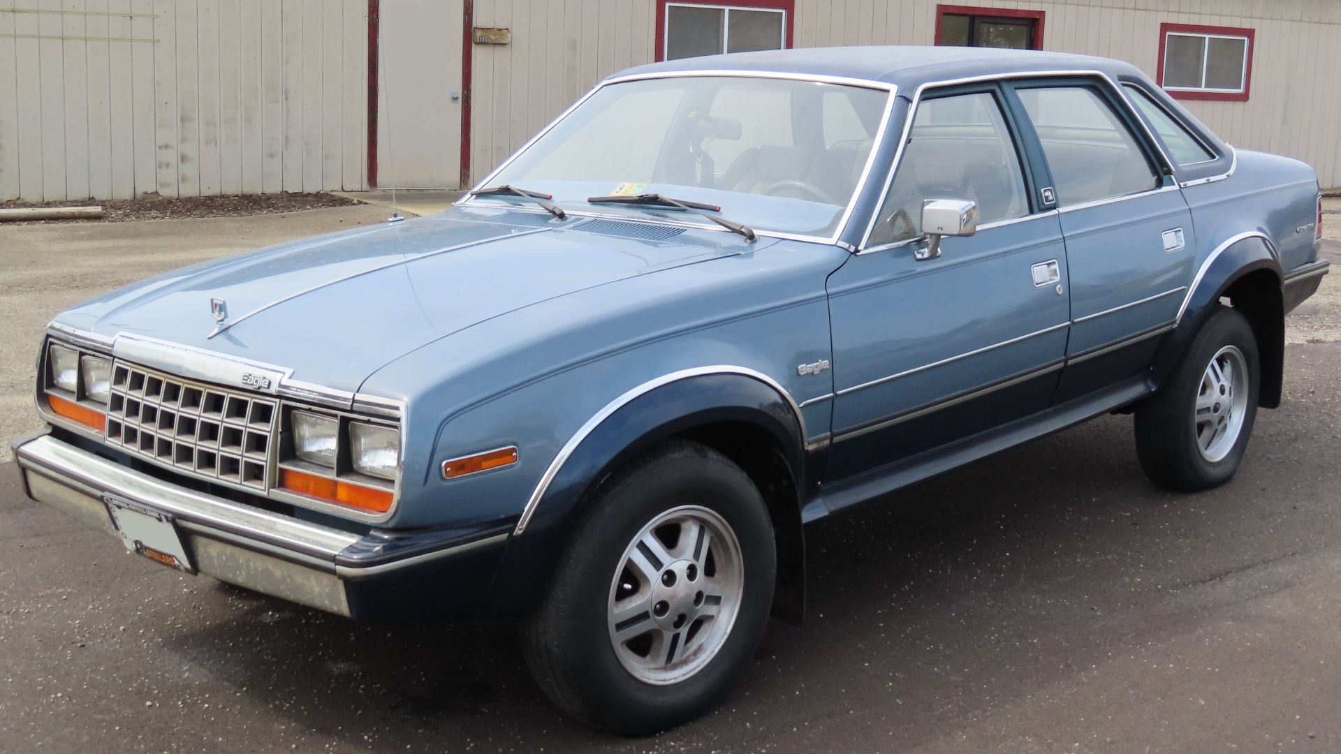 File:1981-1984 AMC Eagle 4-door sedan, front left view.jpg