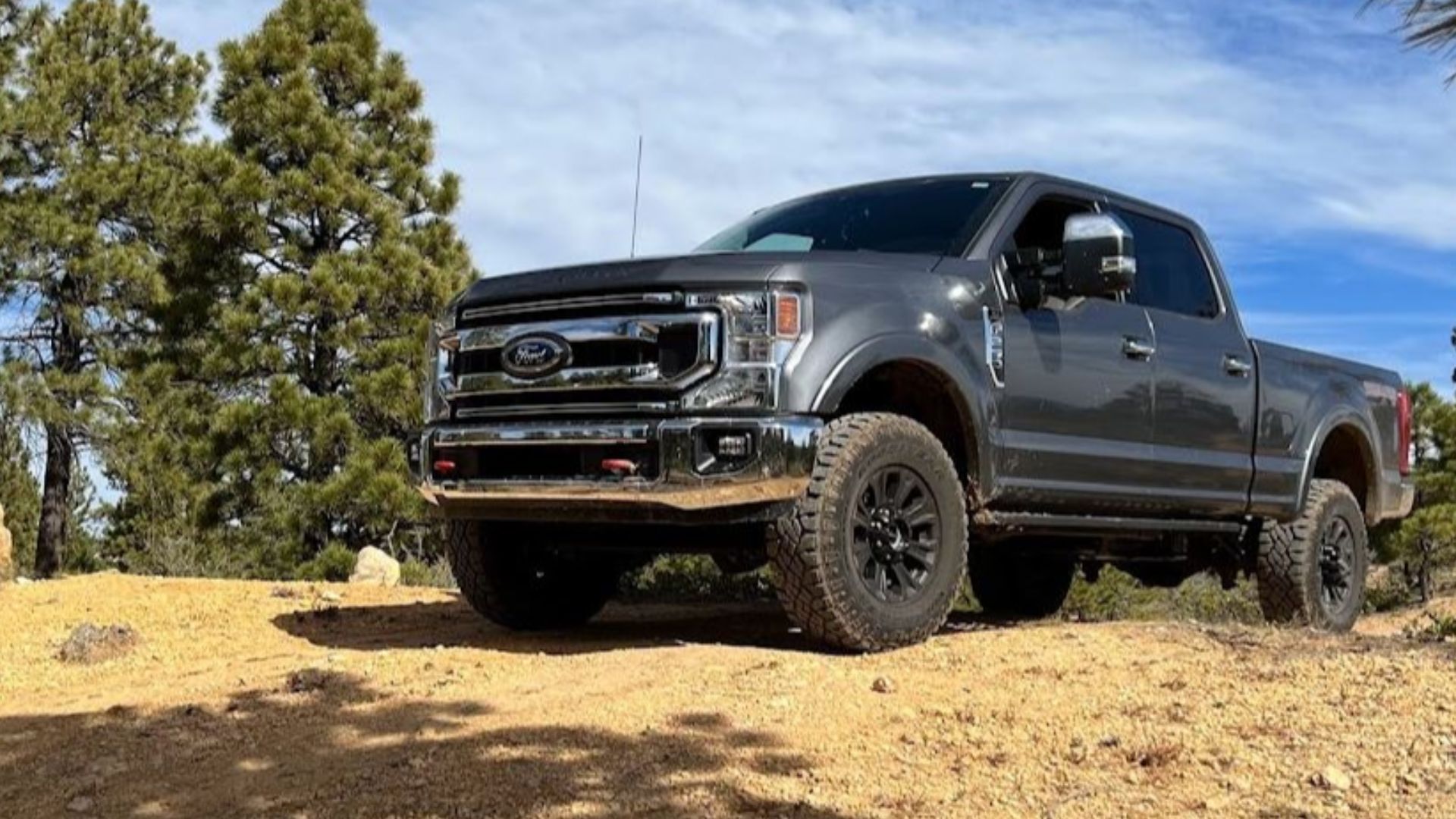 File:2021 F-250 Super Duty Tremor.jpg