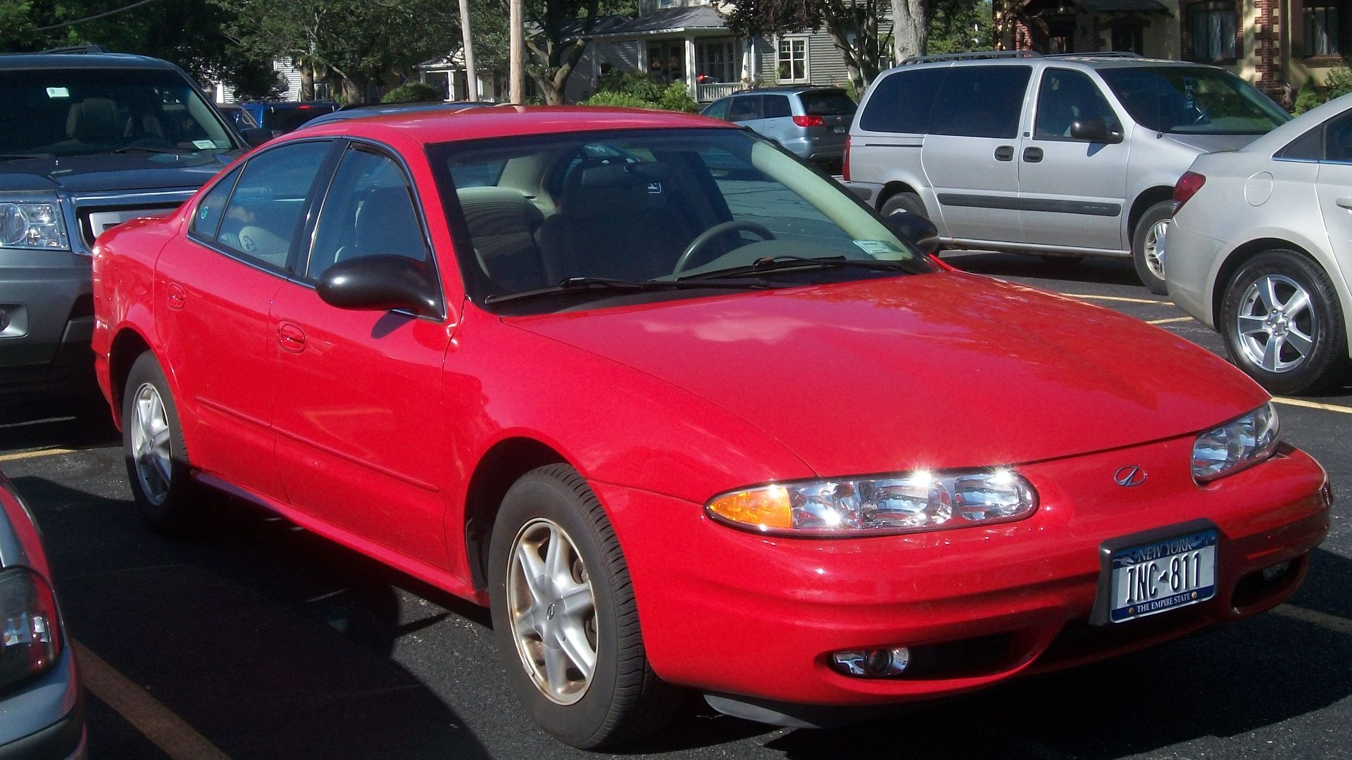 File:2004 Oldsmobile Alero.JPG