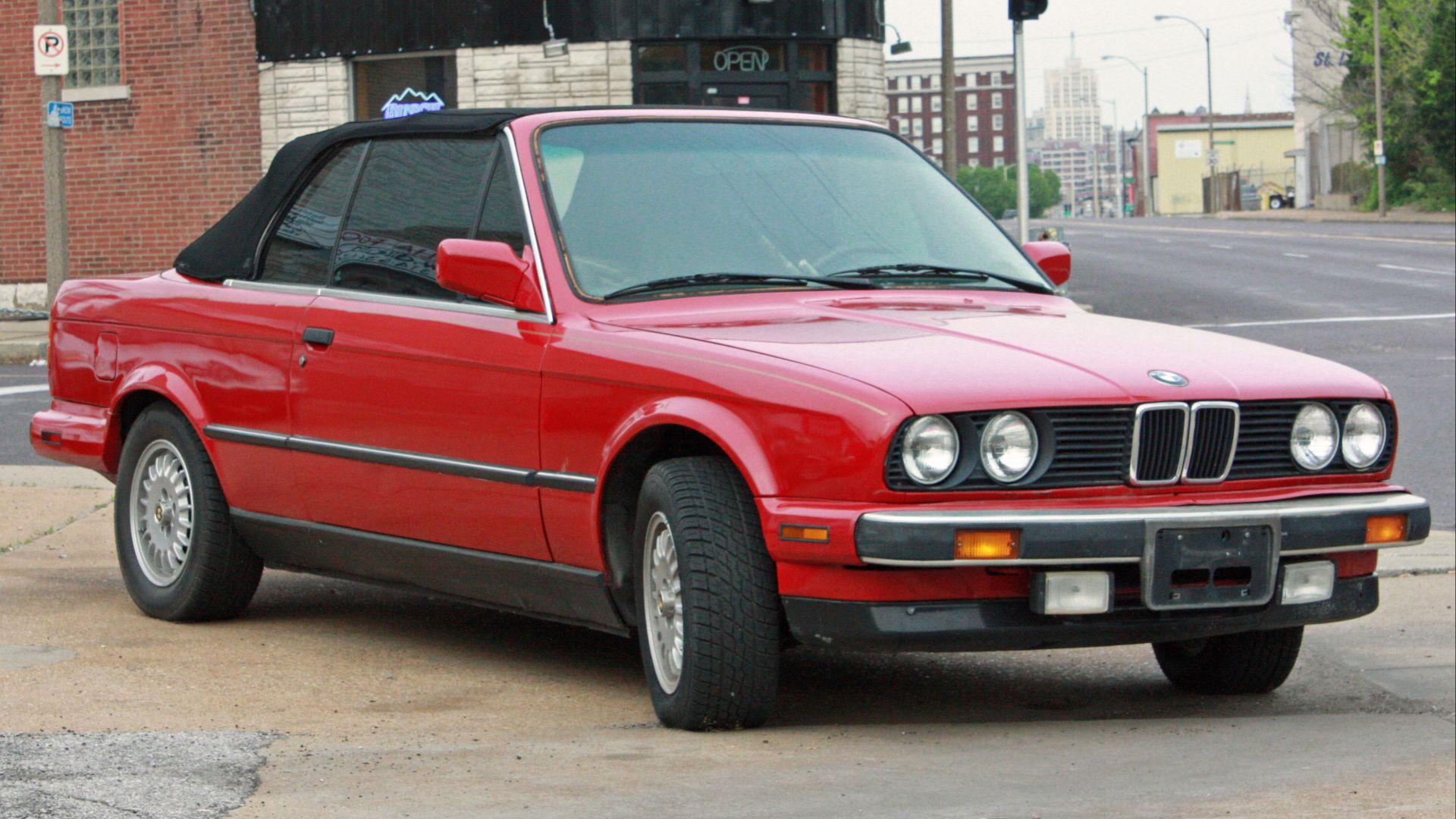 File:BMW 3 Series E30.jpg