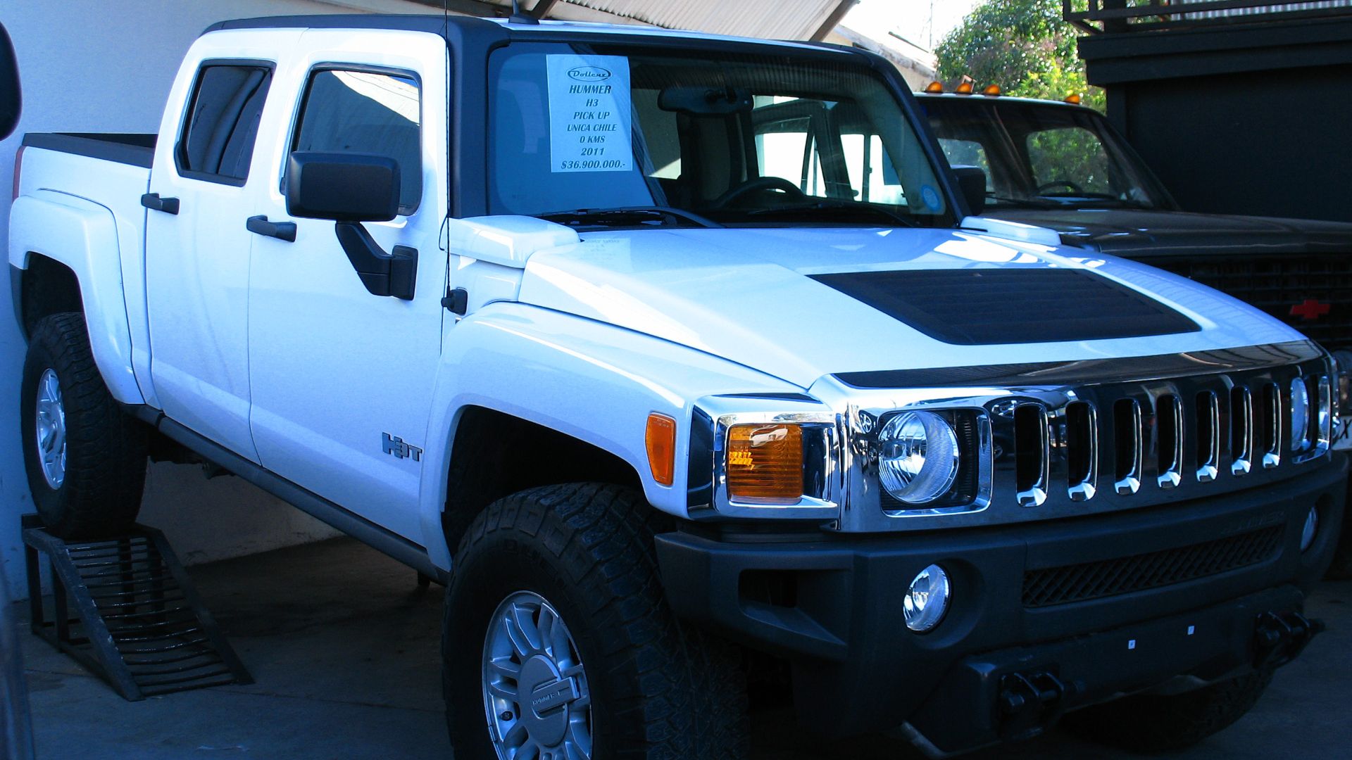 File:Hummer H3T 2010 (13931178968).jpg