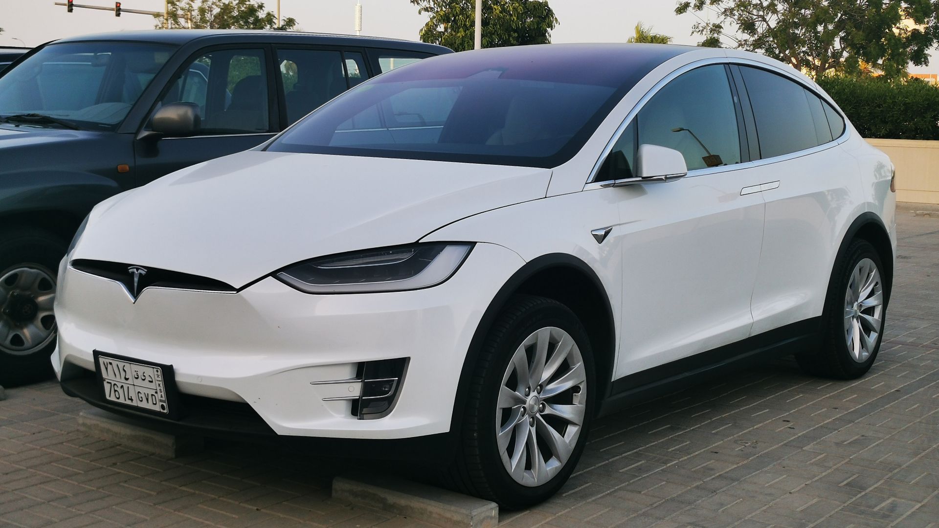 File:Tesla Model X KSA.jpg
