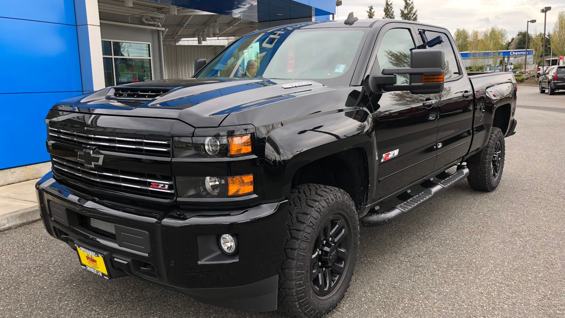 File:2018 Chevy Silverado Z71 2500 HD Midnight Edition.jpg