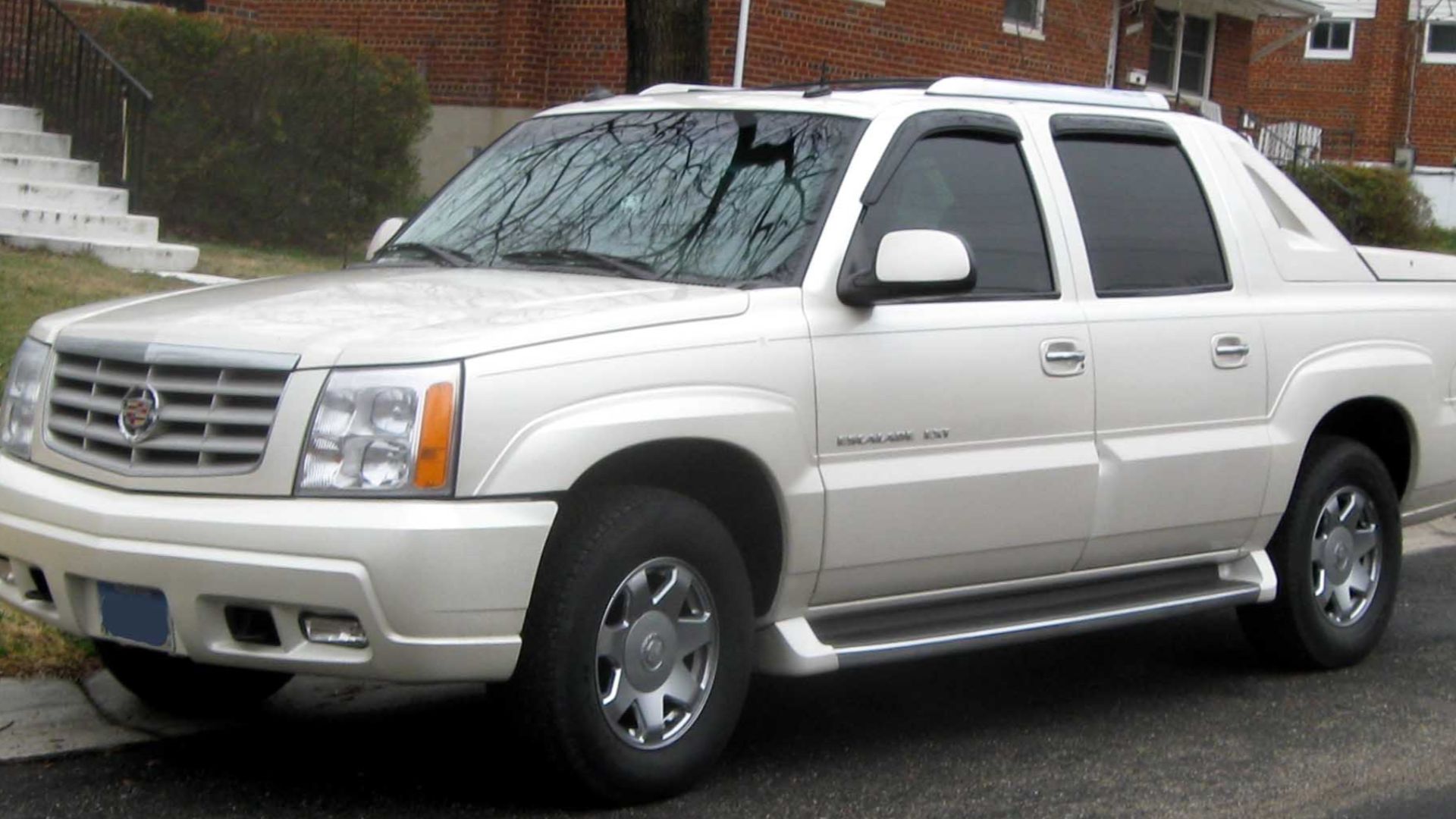 File:1st Cadillac Escalade EXT.jpg