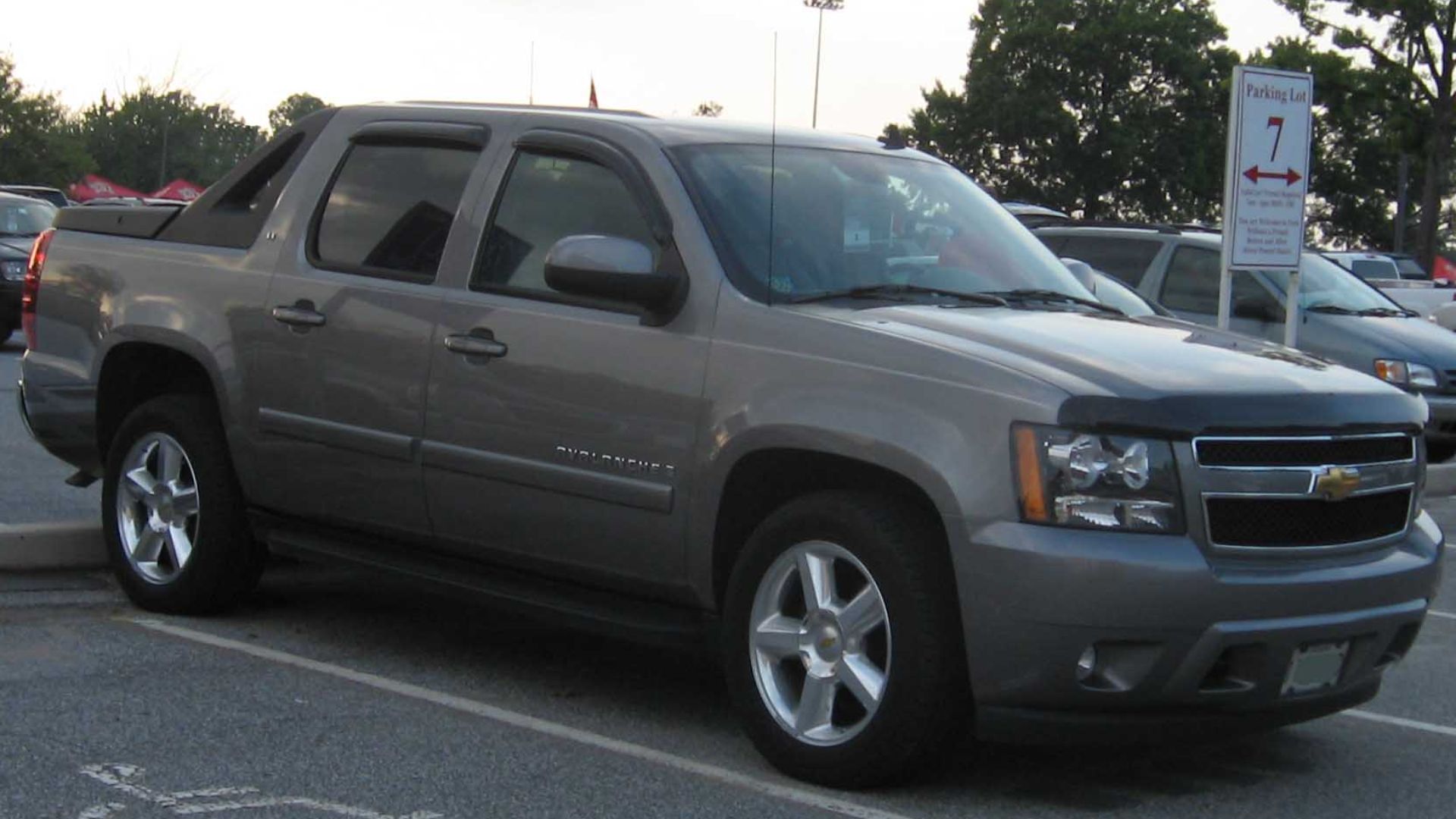 File:2nd-Chevrolet-Avalanche.jpg