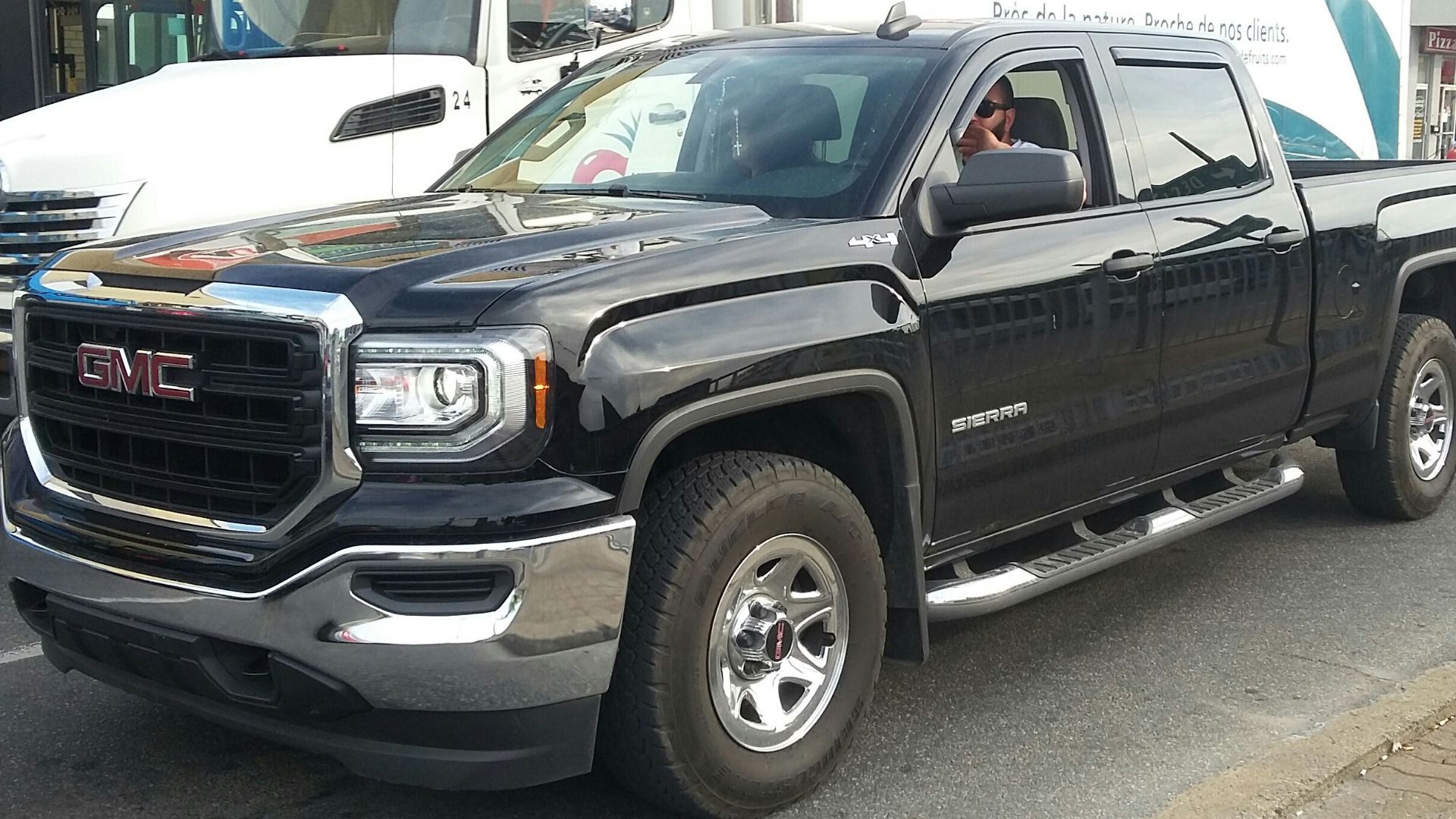 File:'16 GMC Sierra 1500 Crew Cab.jpg