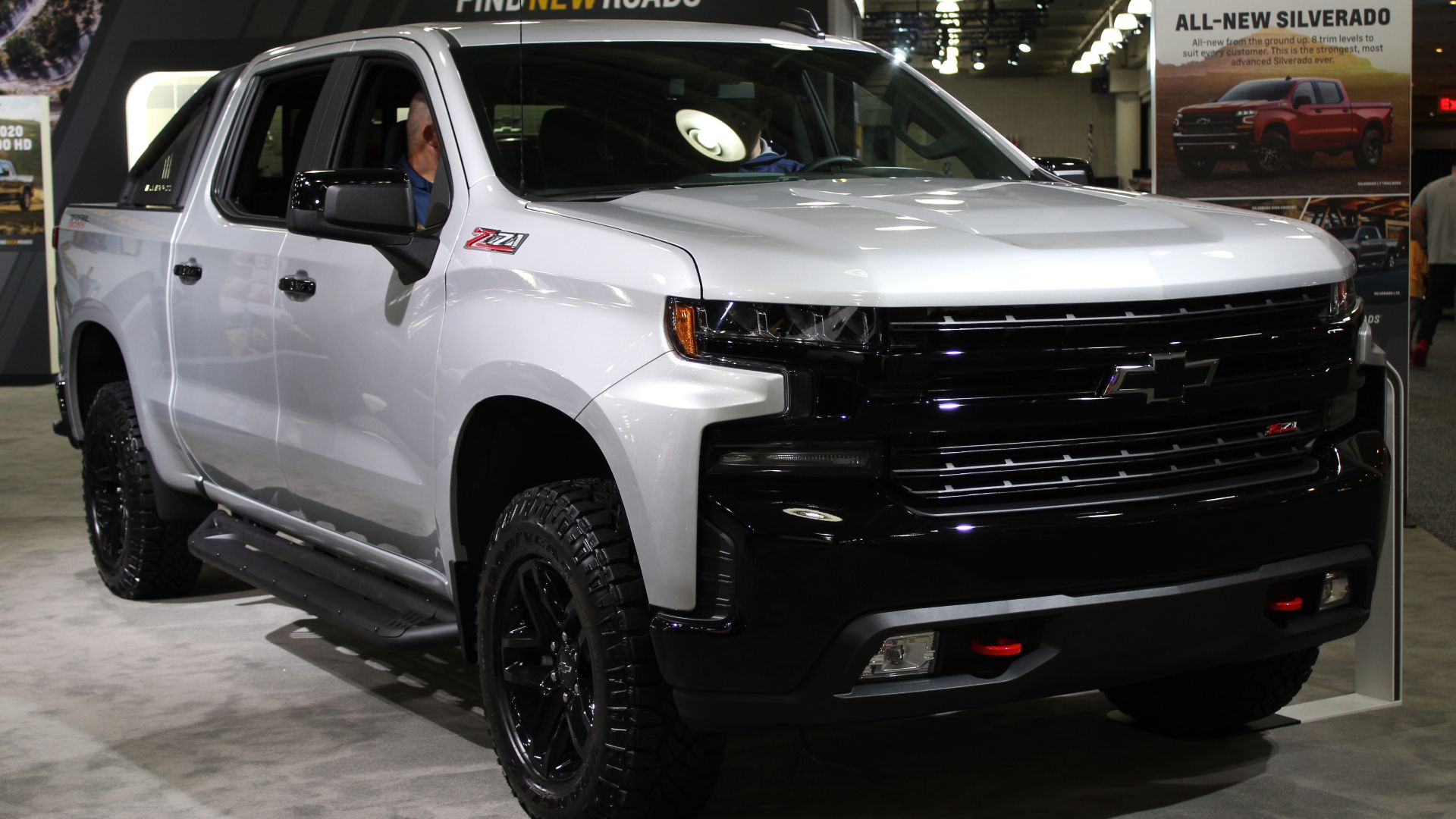 File:2019 Chevrolet Silverado LT Trail Boss front NYIAS 2019.jpg