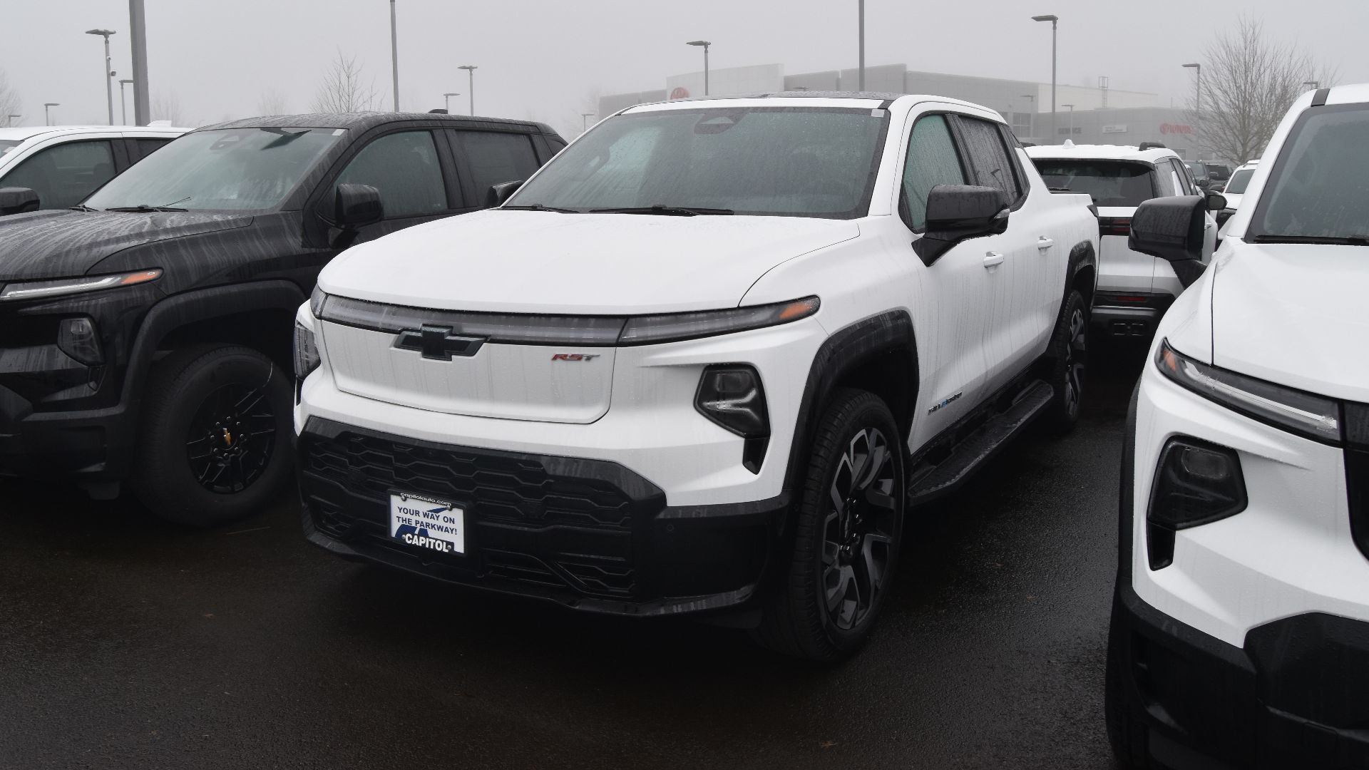 File:2024 Chevrolet Silverado EV RST.jpg