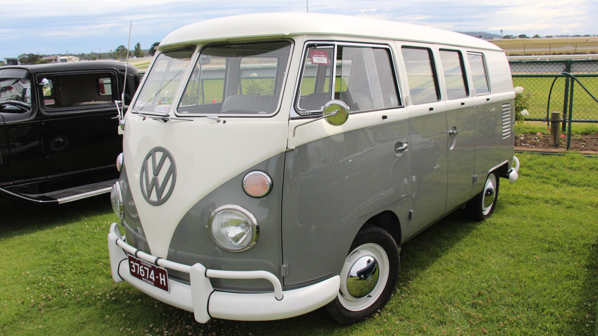 File:1965 Volkswagen Type 2 T1 Microbus (31982075454).jpg