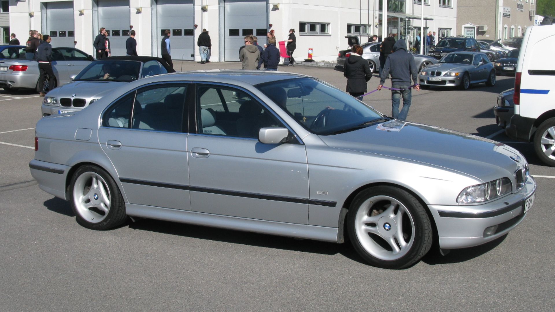 File:BMW 5 Series E39 (13928877299).jpg