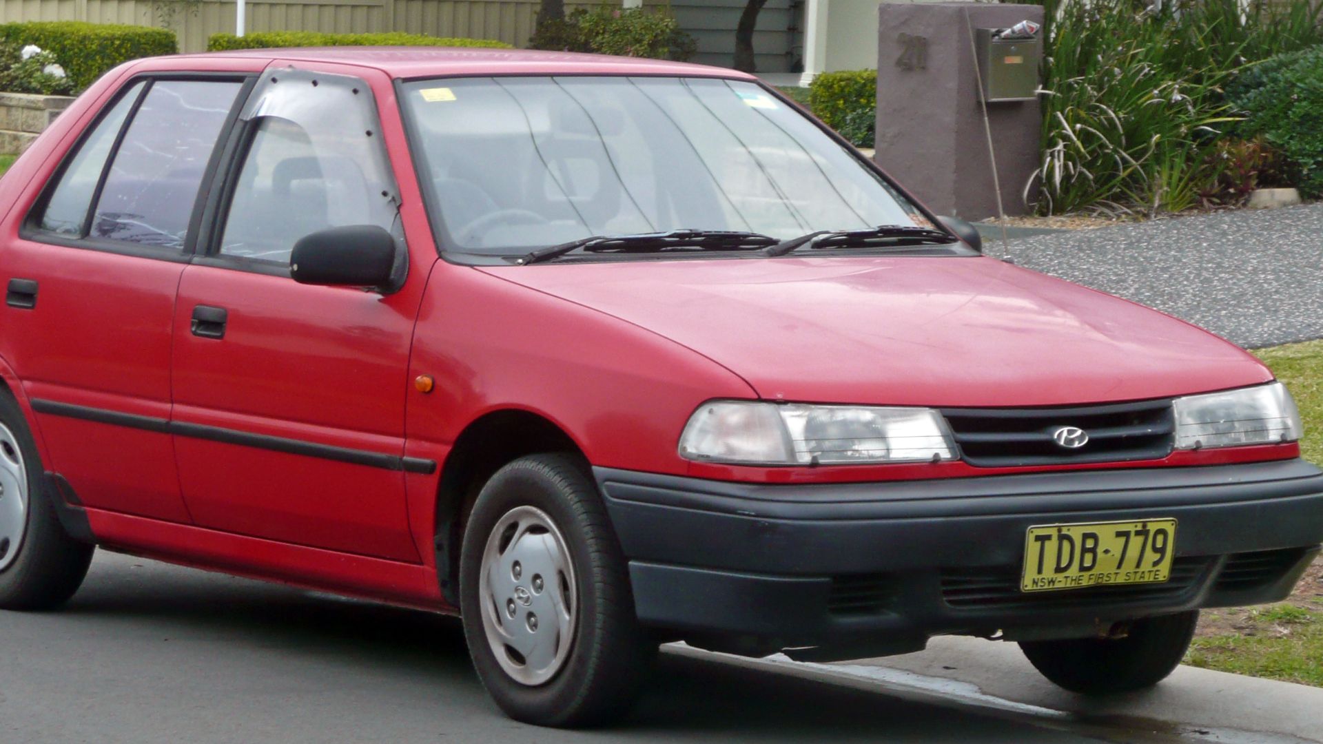 File:1991-1994 Hyundai Excel (X2) LS sedan 02.jpg