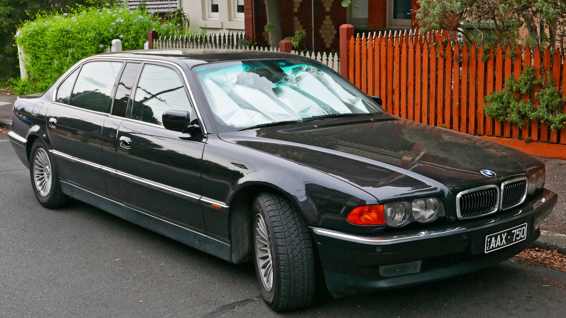 File:2001 BMW L7 (E38) sedan (2015-02-13) 01.jpg