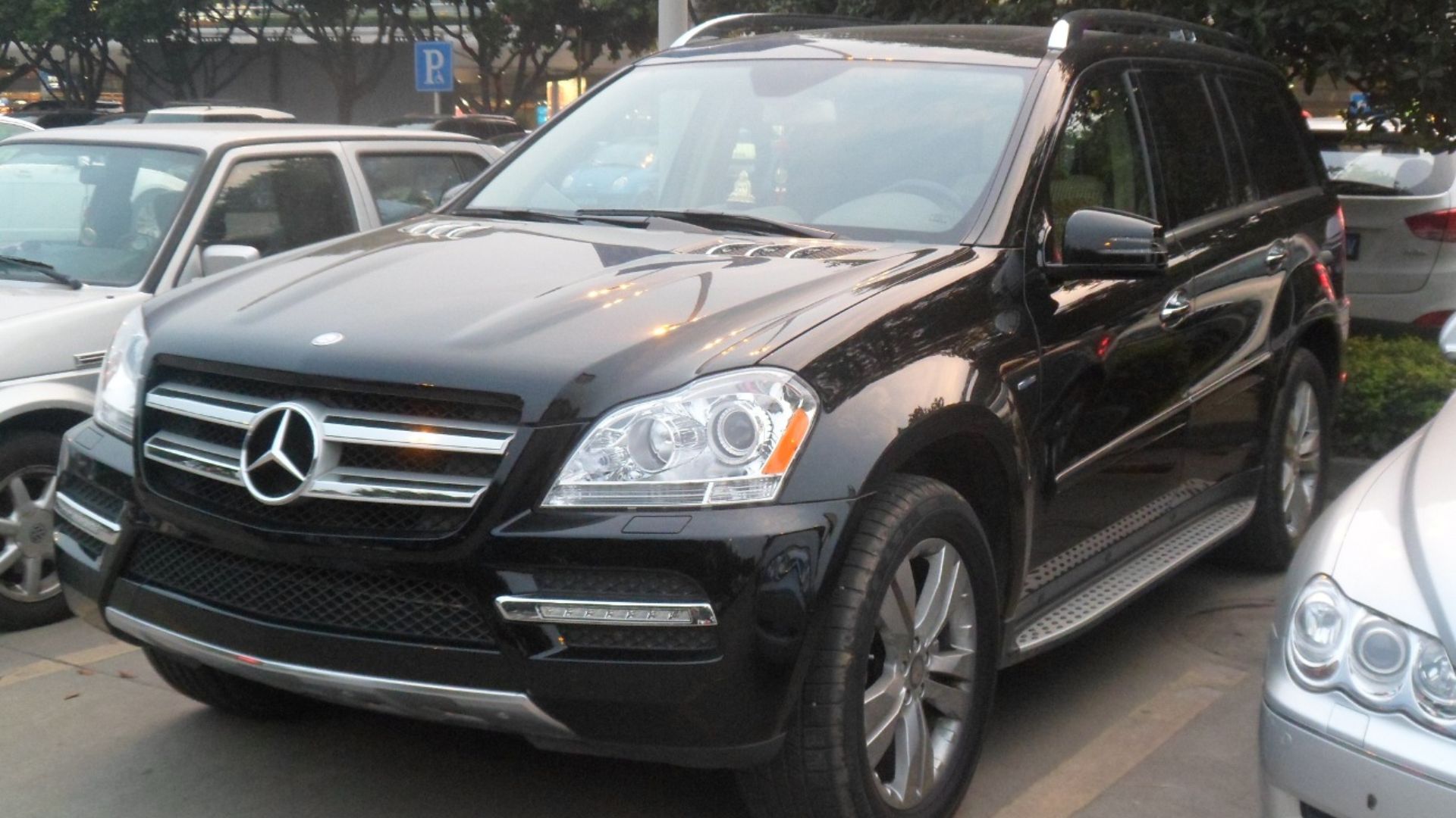 File:Mercedes-Benz GL X164 facelift China 2012-06-11.jpg