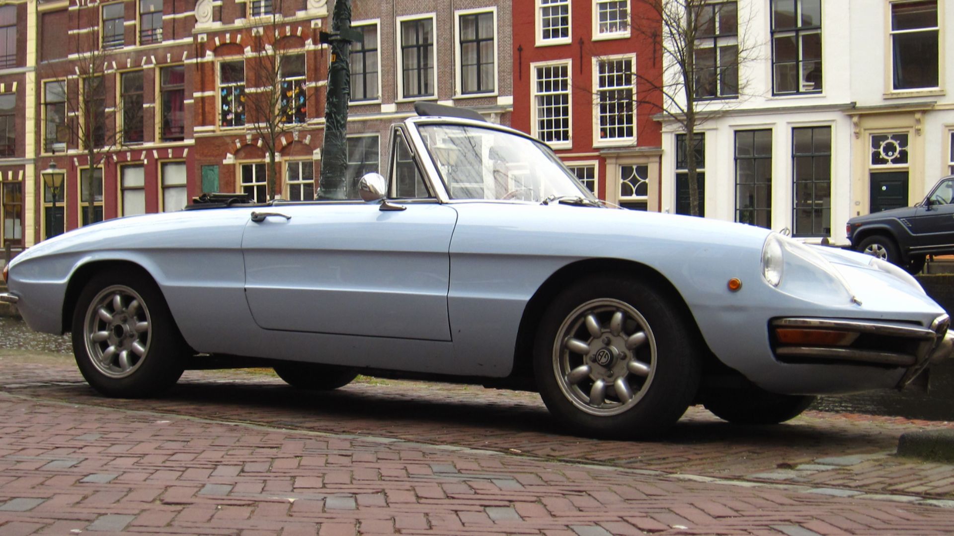 File:1970 Alfa Romeo Spider front.jpg