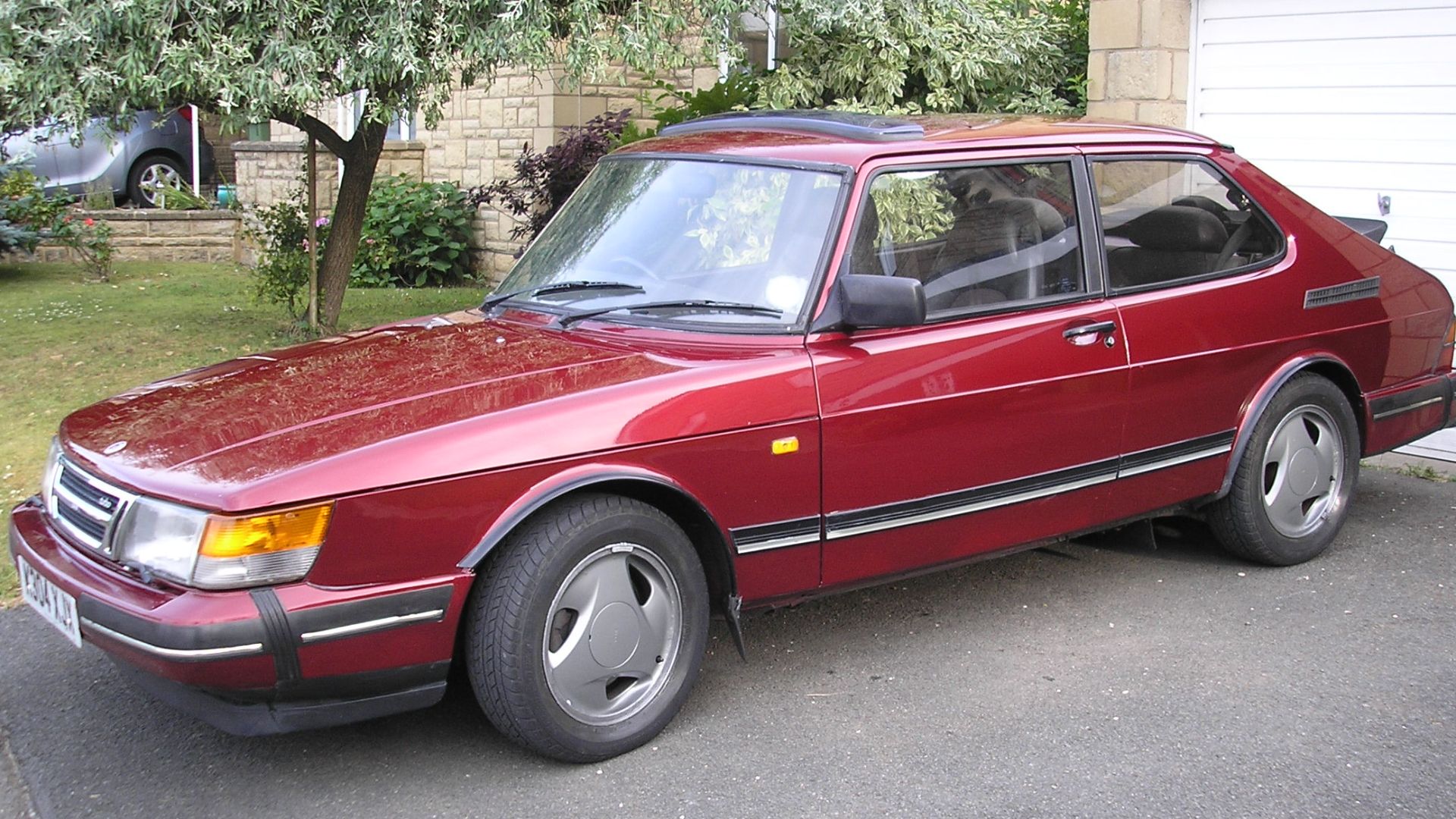 File:Saab 900 Ruby.JPG