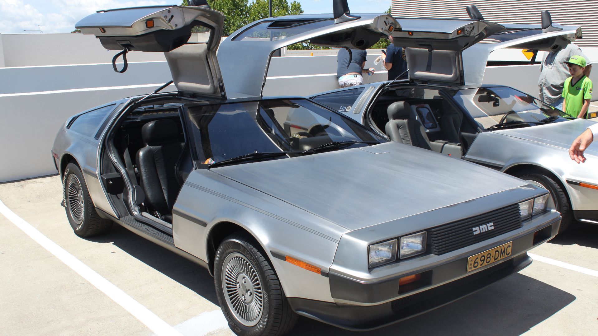 File:DeLorean DMC-12 (15704582713).jpg