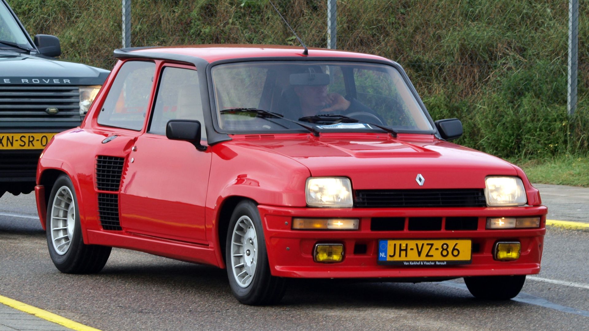 File:Nationale oldtimerdag Zandvoort 2010, 1981 RENAULT 5 TURBO, JH-VZ-86 pic2.JPG