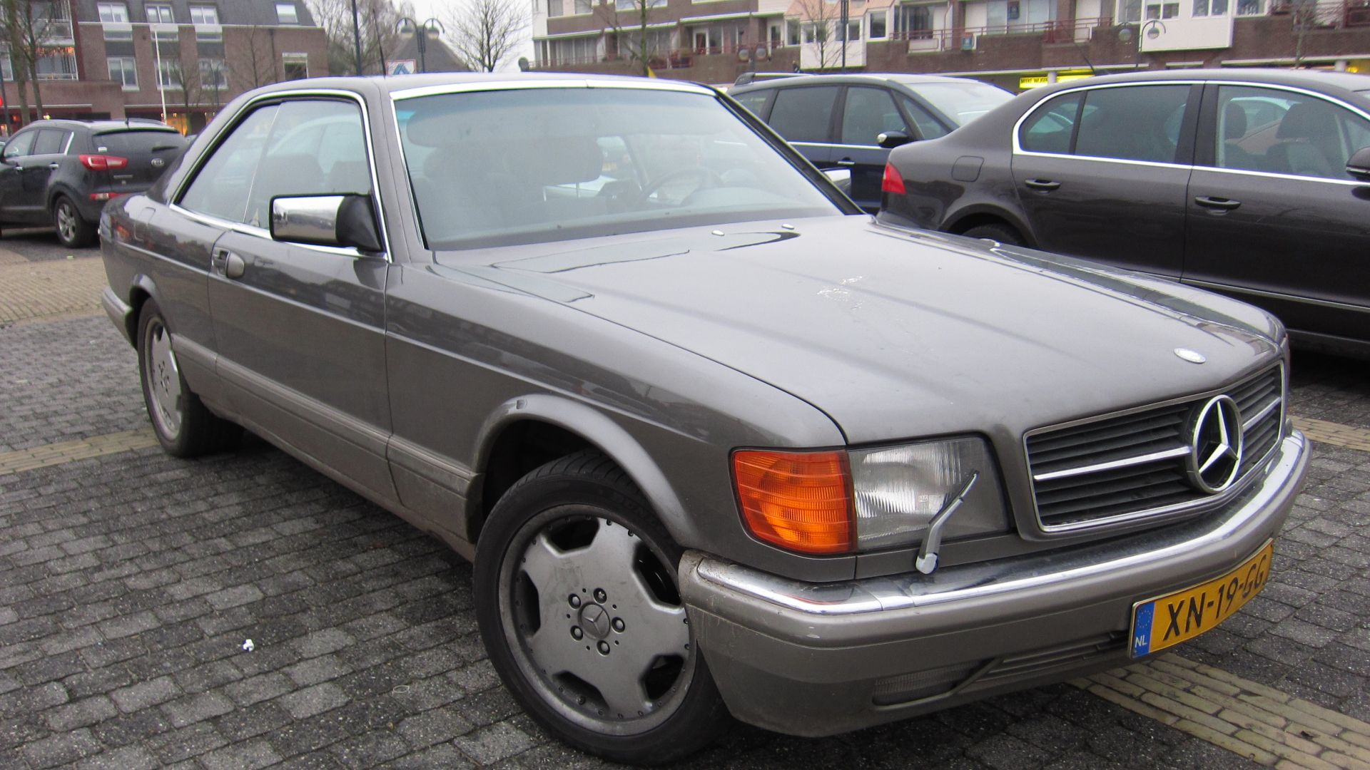 File:1989 Mercedes-Benz 560 SEC (W126) front.jpg