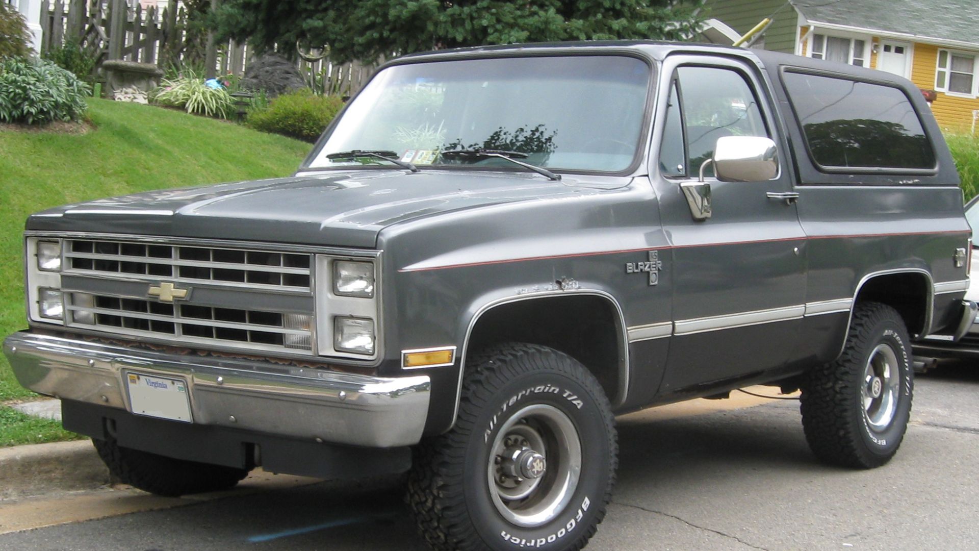 File:Chevrolet K5 Blazer -- 09-07-2009.jpg