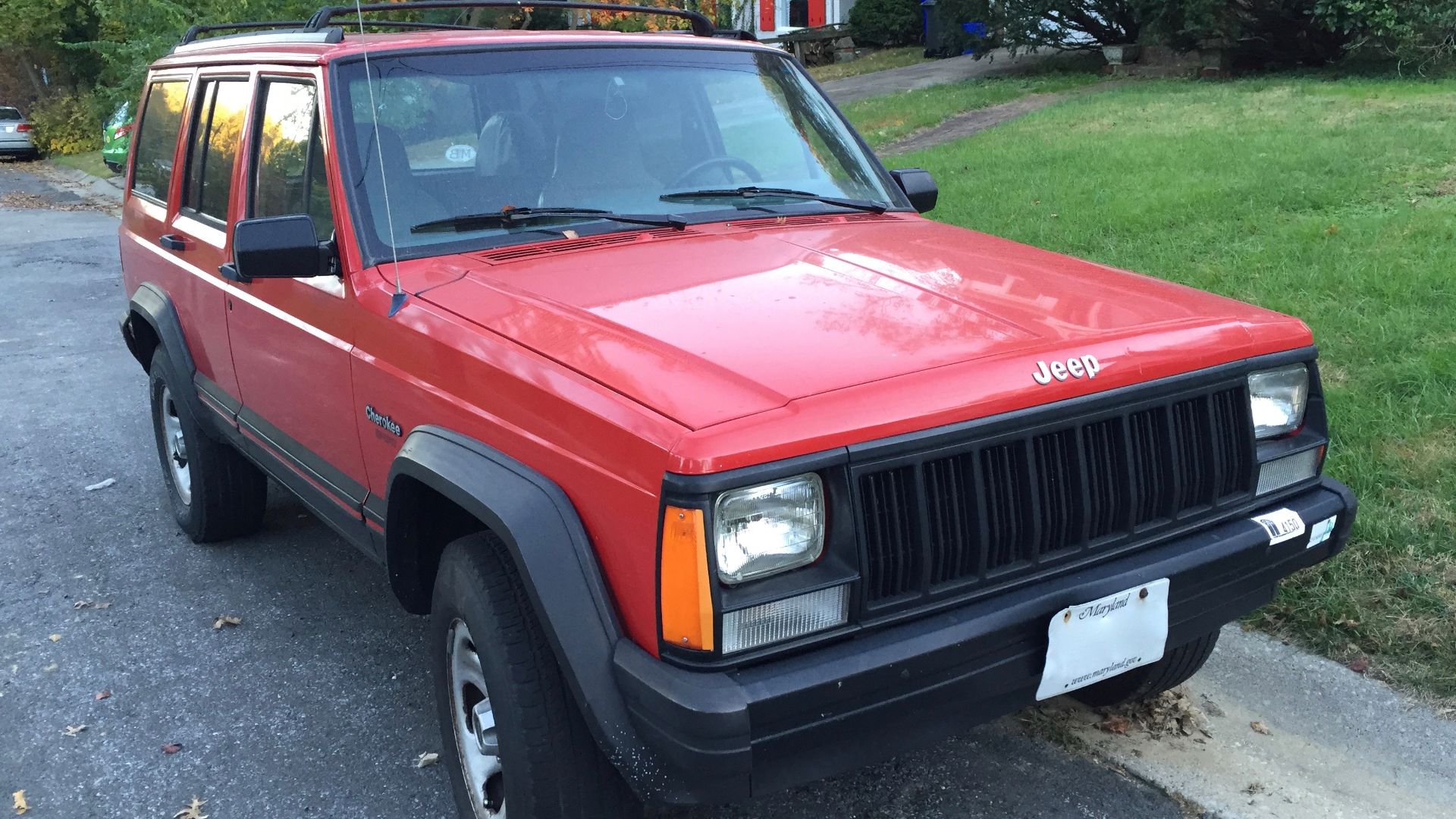 File:Jeep Cherokee (XJ) 1988–1996 Sport 4-door in red 1of2.jpg