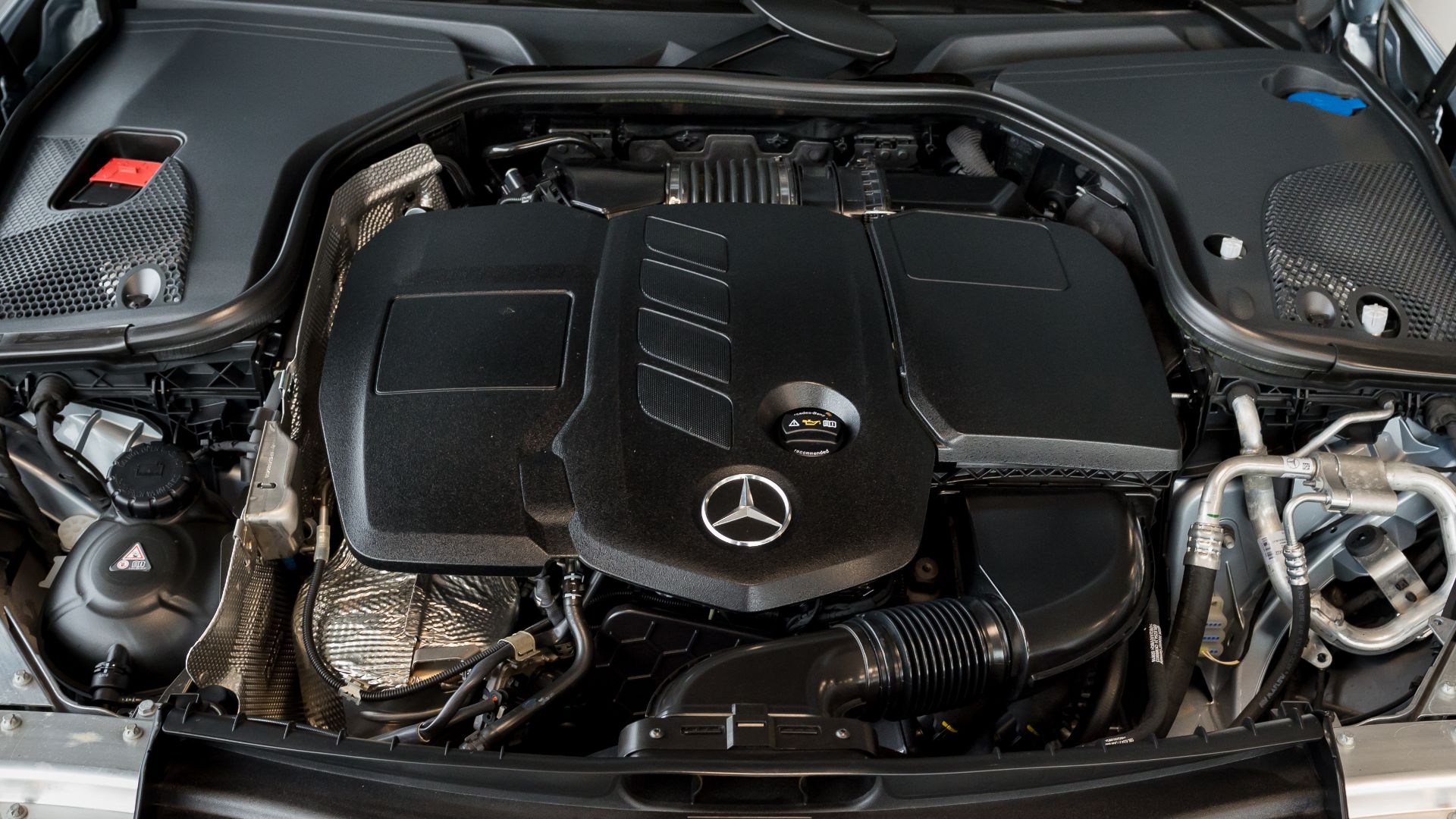 File:Mercedes-Benz OM 654 BR 213.jpg