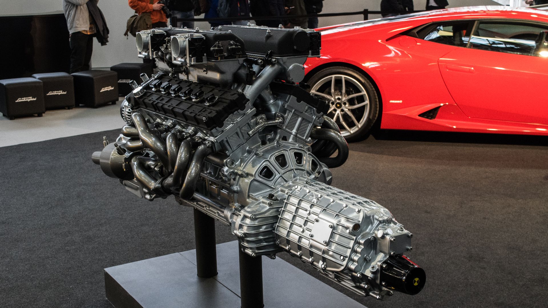File:Lamborghini V12 (16009879816).jpg