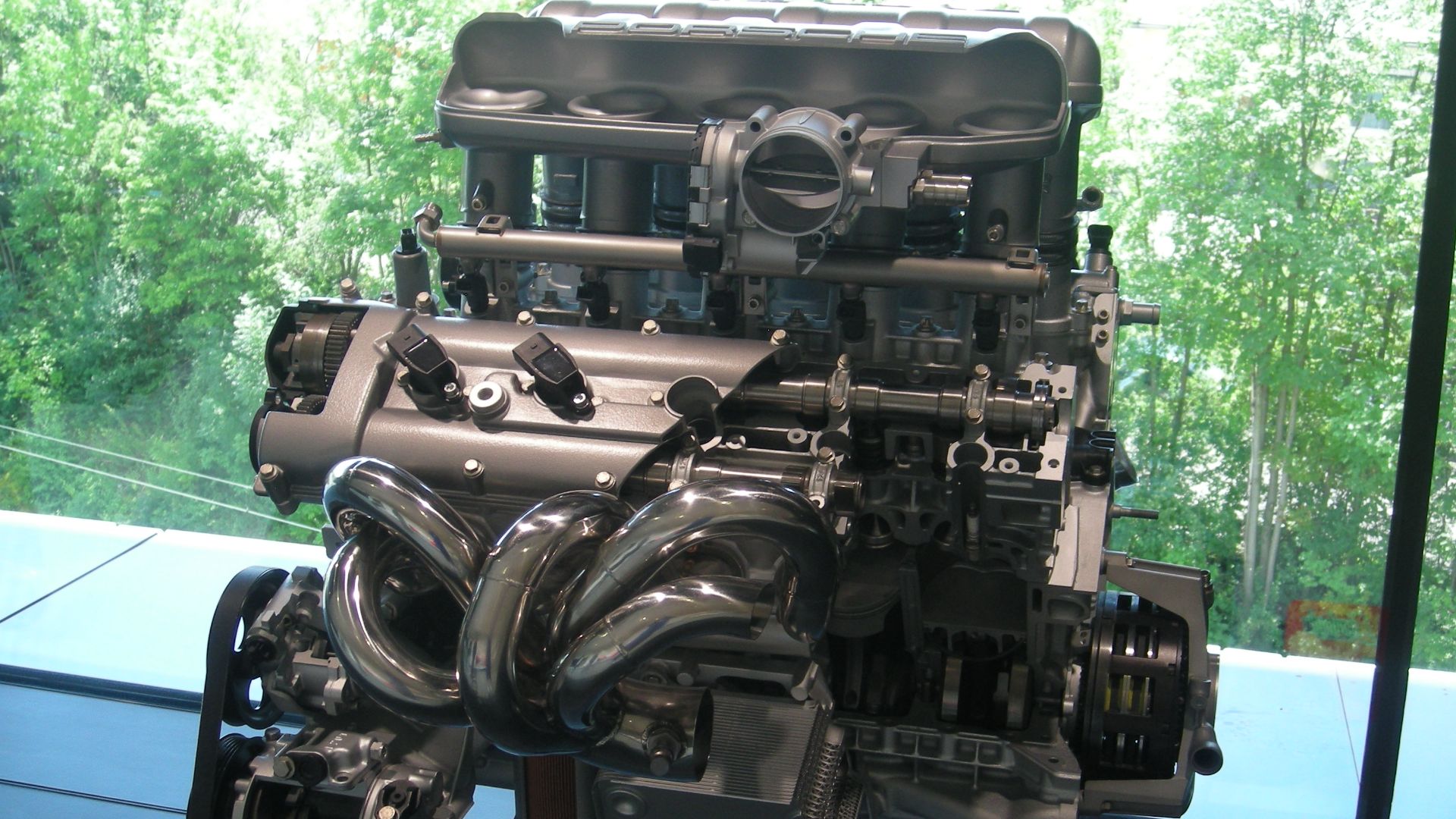 File:Stuttgart Jul 2012 35 (Porsche Museum - 2004 Porsche Motor Carrera GT).JPG