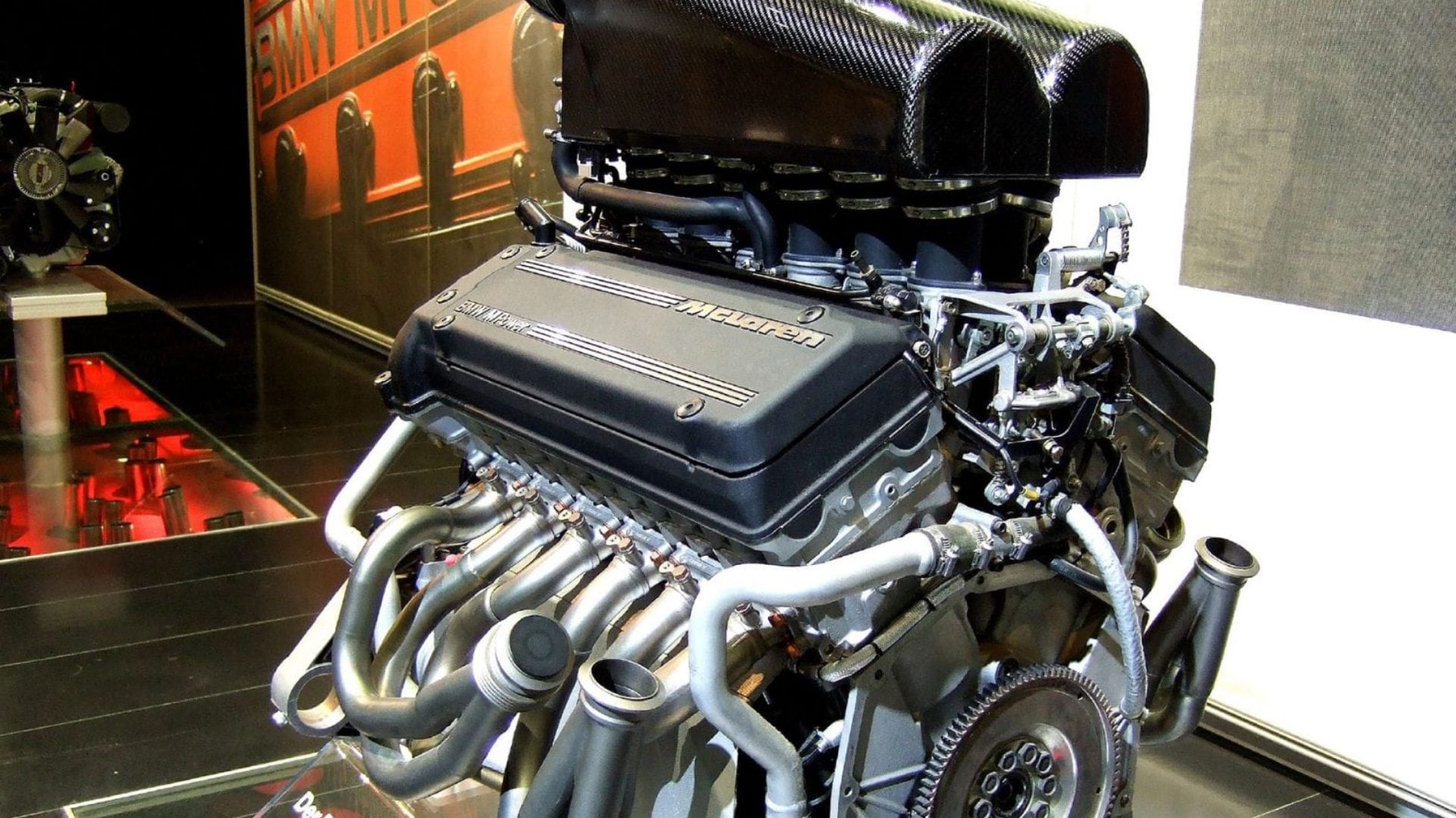 File:Mclaren-f1-1996-engine-v12-s70-02 (1).jpg