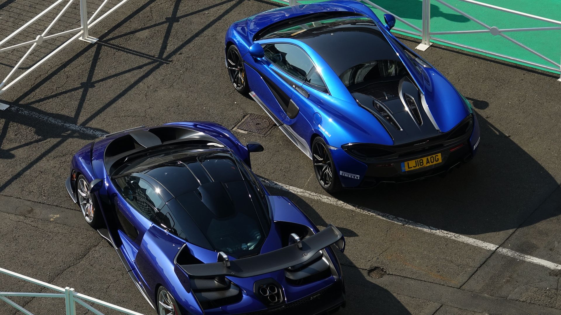 File:DSC03044-McLaren Senna et 570S.jpg