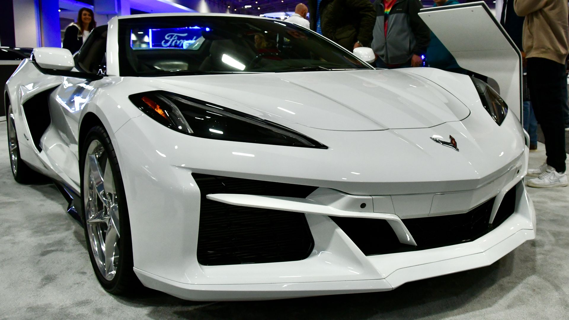 File:2024 Chevrolet Corvette E-Ray 3LZ Convertible (53519721521).jpg