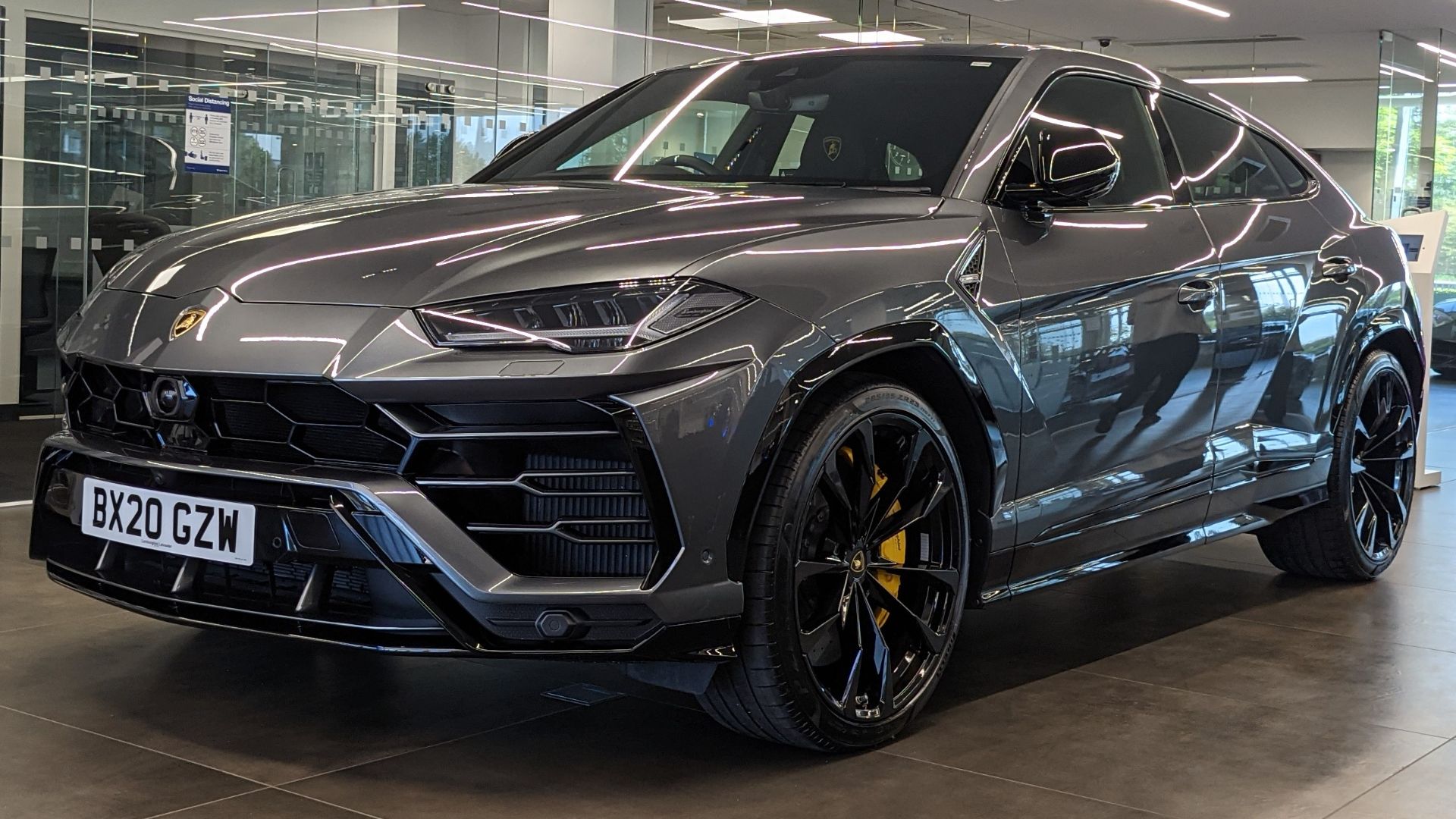 File:Lamborghini Urus 1.jpg
