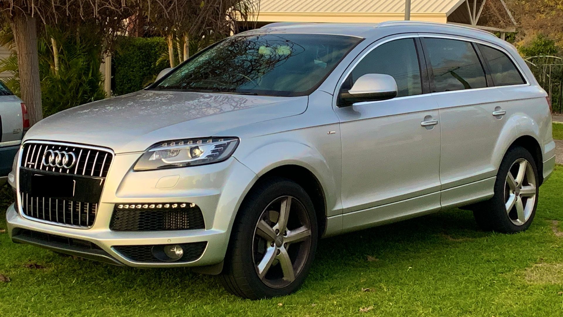 File:Audi Q7 (2014) 01.jpg