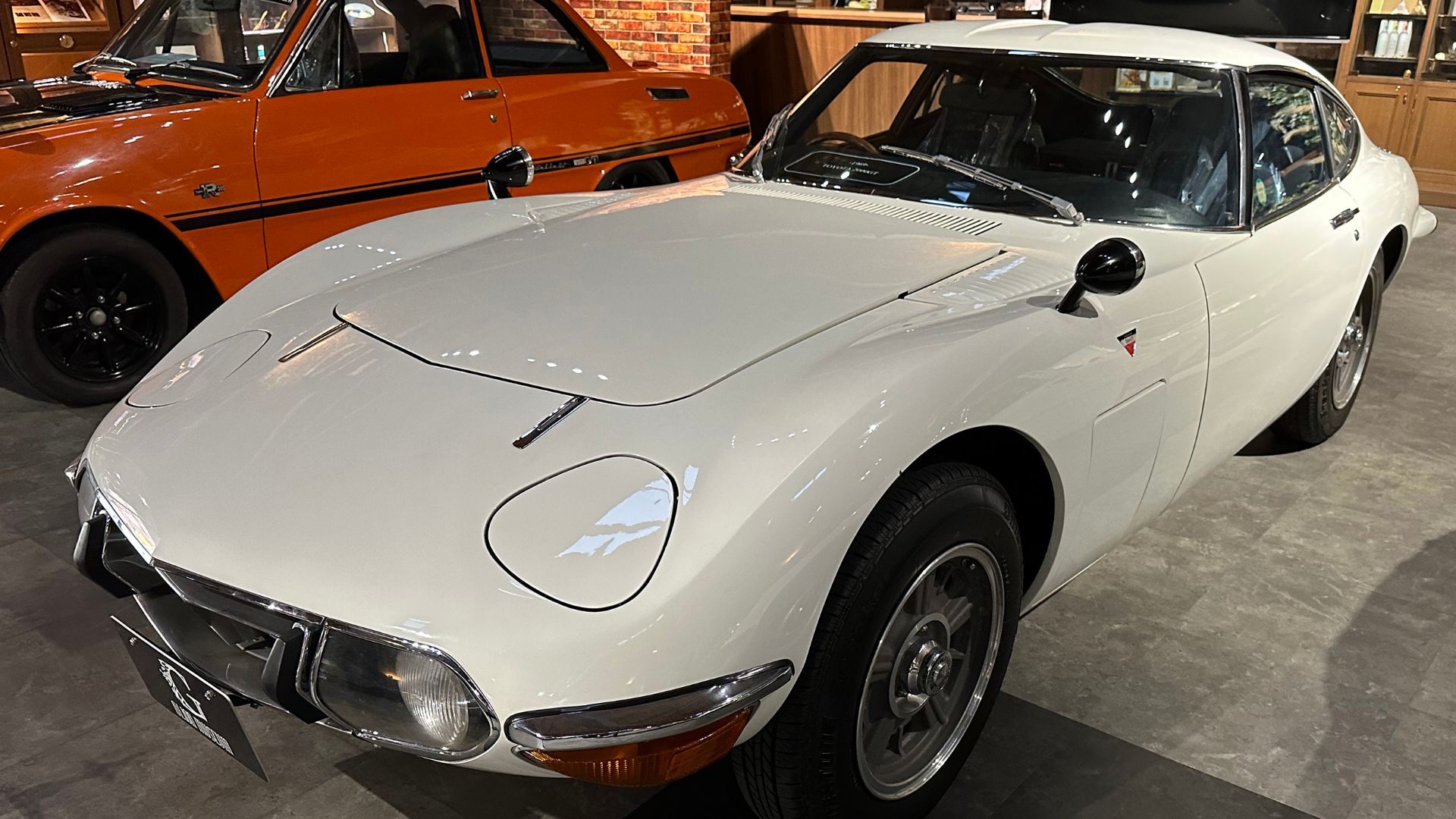 File:Toyota 2000GT mid-year 1967.jpg
