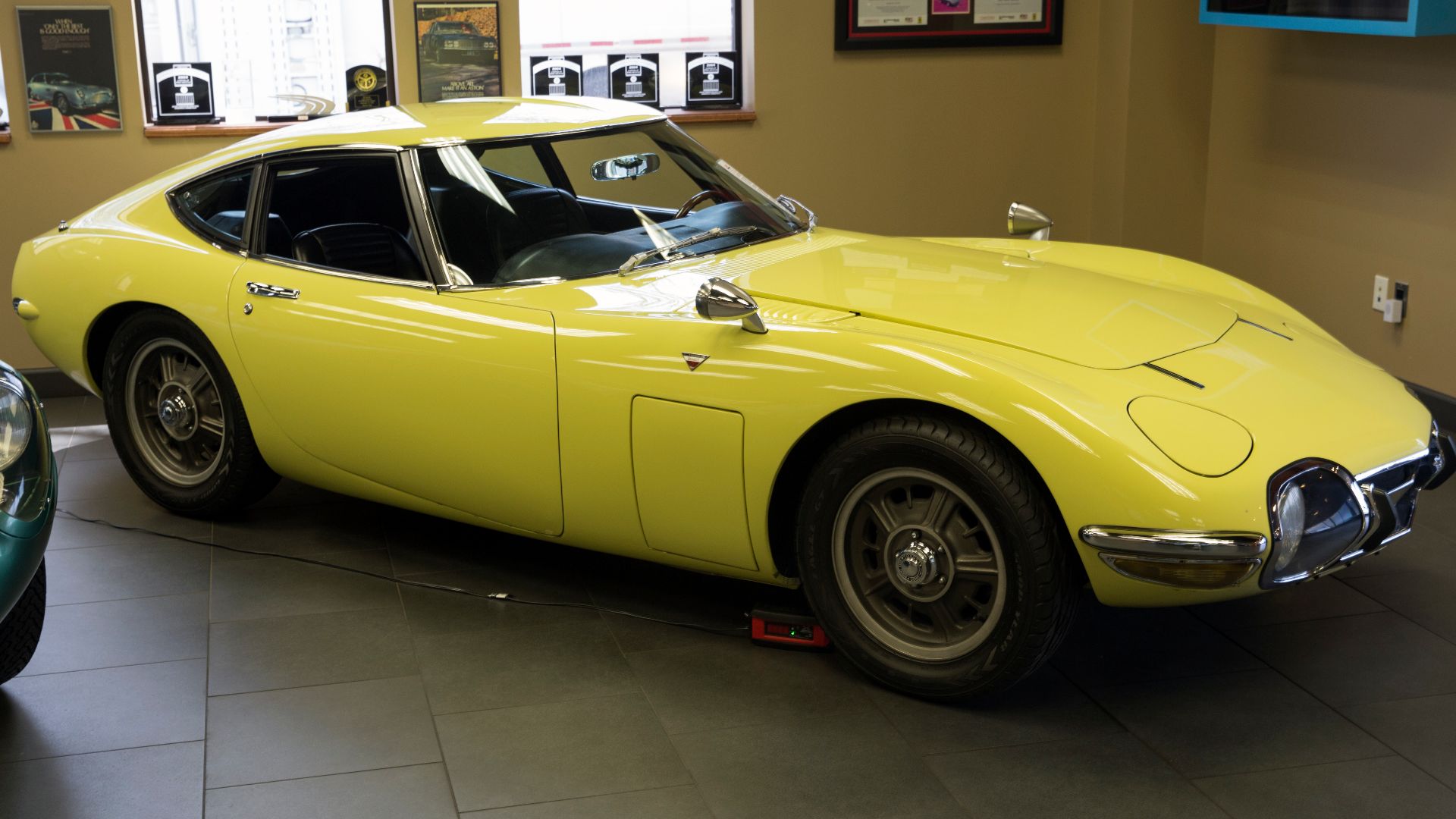File:1967 Toyota 2000GT (MF10L), Bellatrix Yellow, front right side.jpg