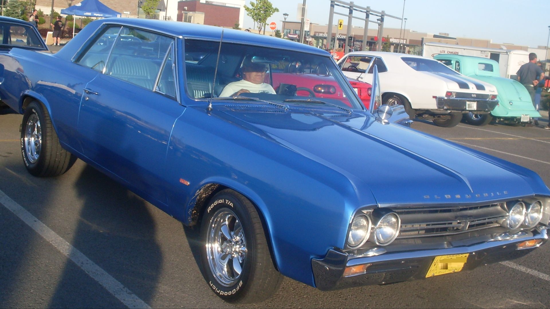 File:'64 Oldsmobile 442 (Les chauds vendredis '13).JPG