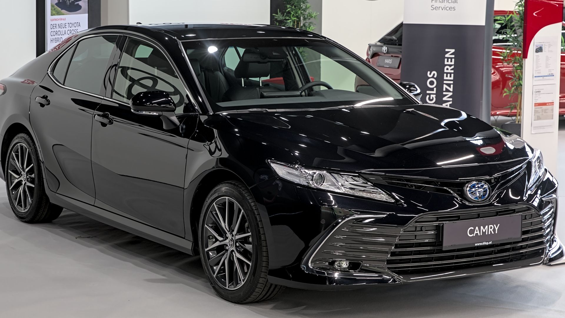 File:2021 Toyota Camry Hybrid (XV70, Europe, 2018) 1X7A6897.jpg