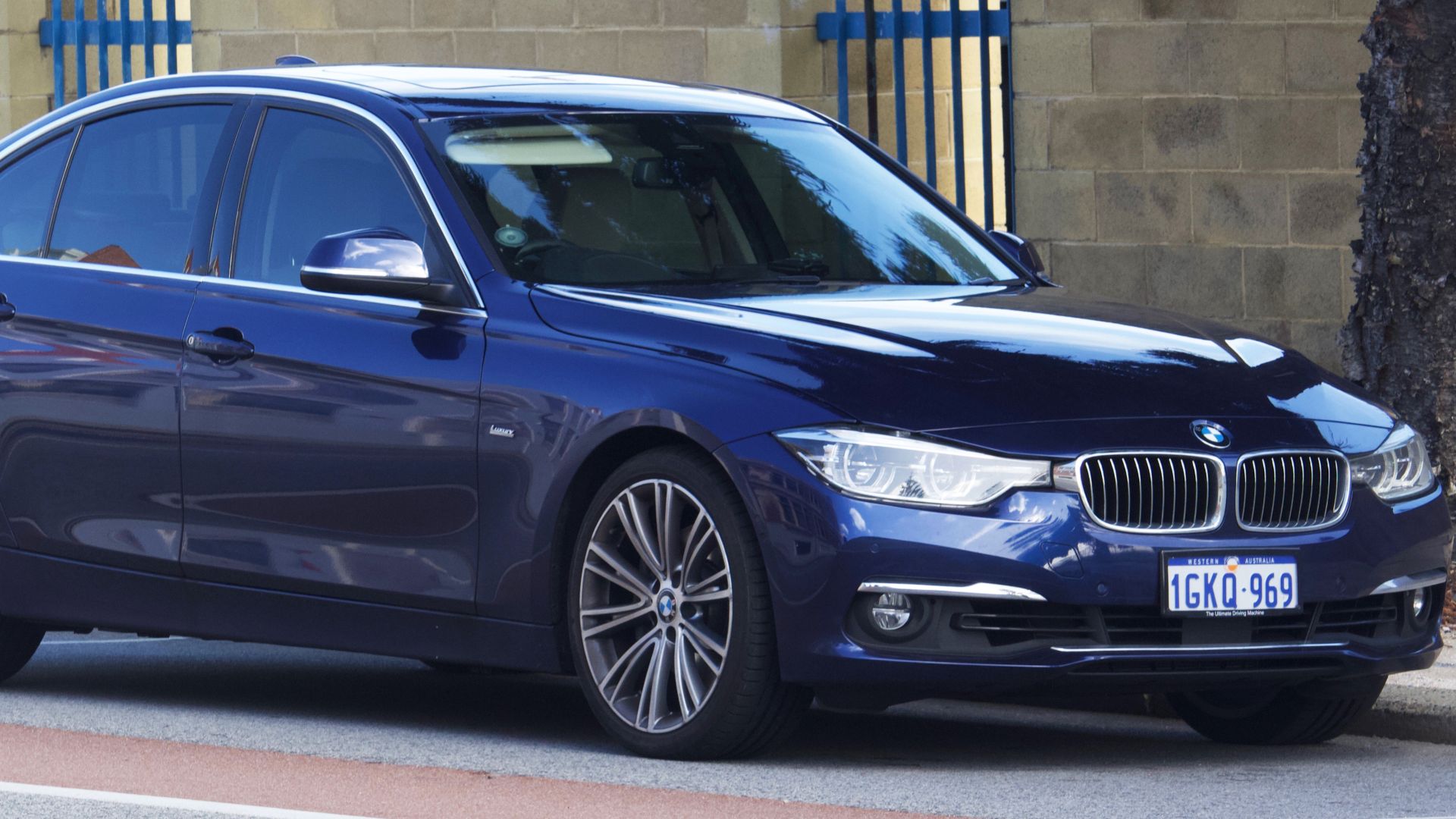 File:2017 BMW 340i (F30 LCI) Luxury Line sedan (2018-07-30) 01.jpg