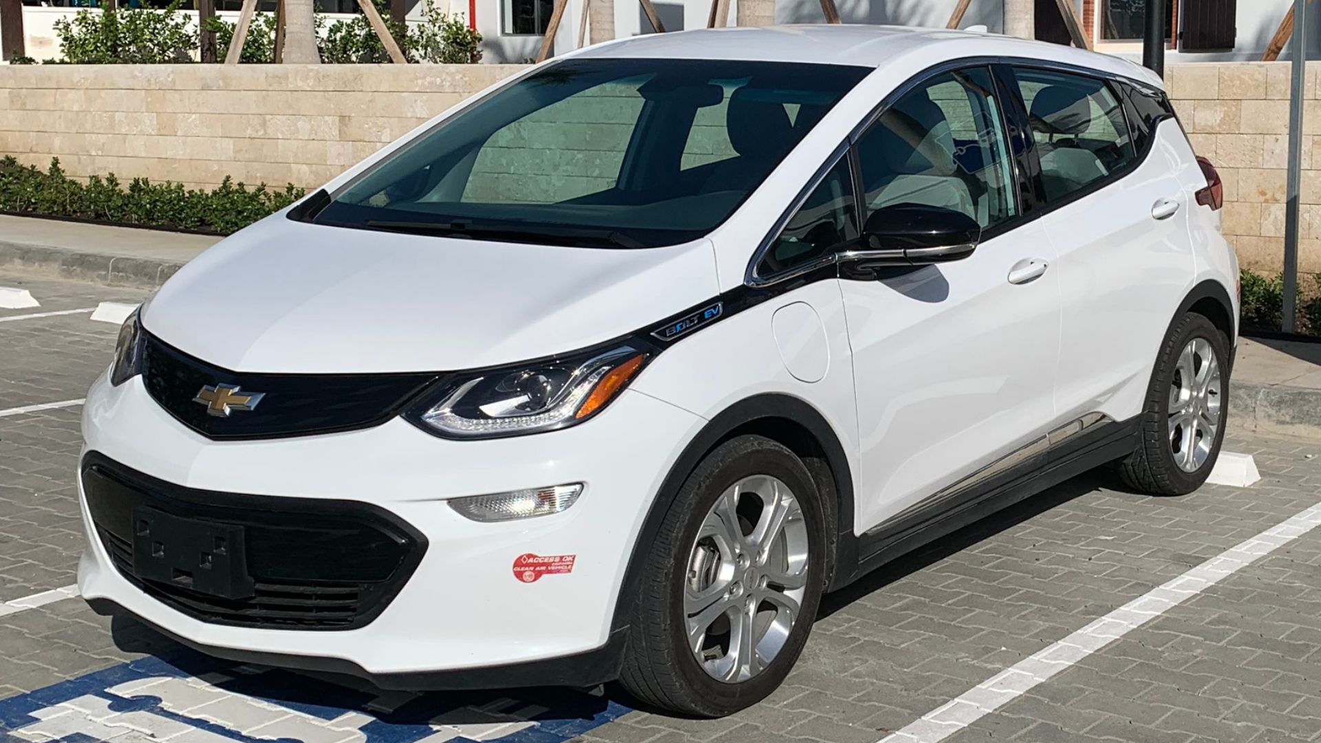 File:Chevrolet Bolt EV SDQ 02 2020 2458.jpg