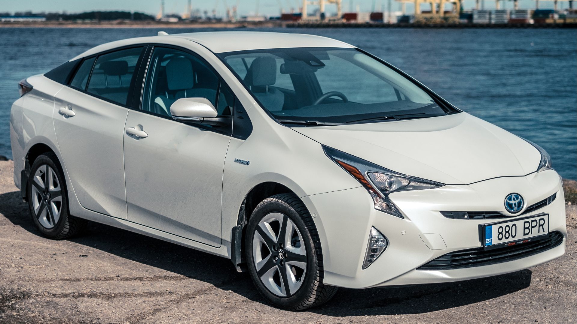 File:2016 Toyota Prius (ZVW50L) Hybrid liftback (2016-04-02) 01.jpg