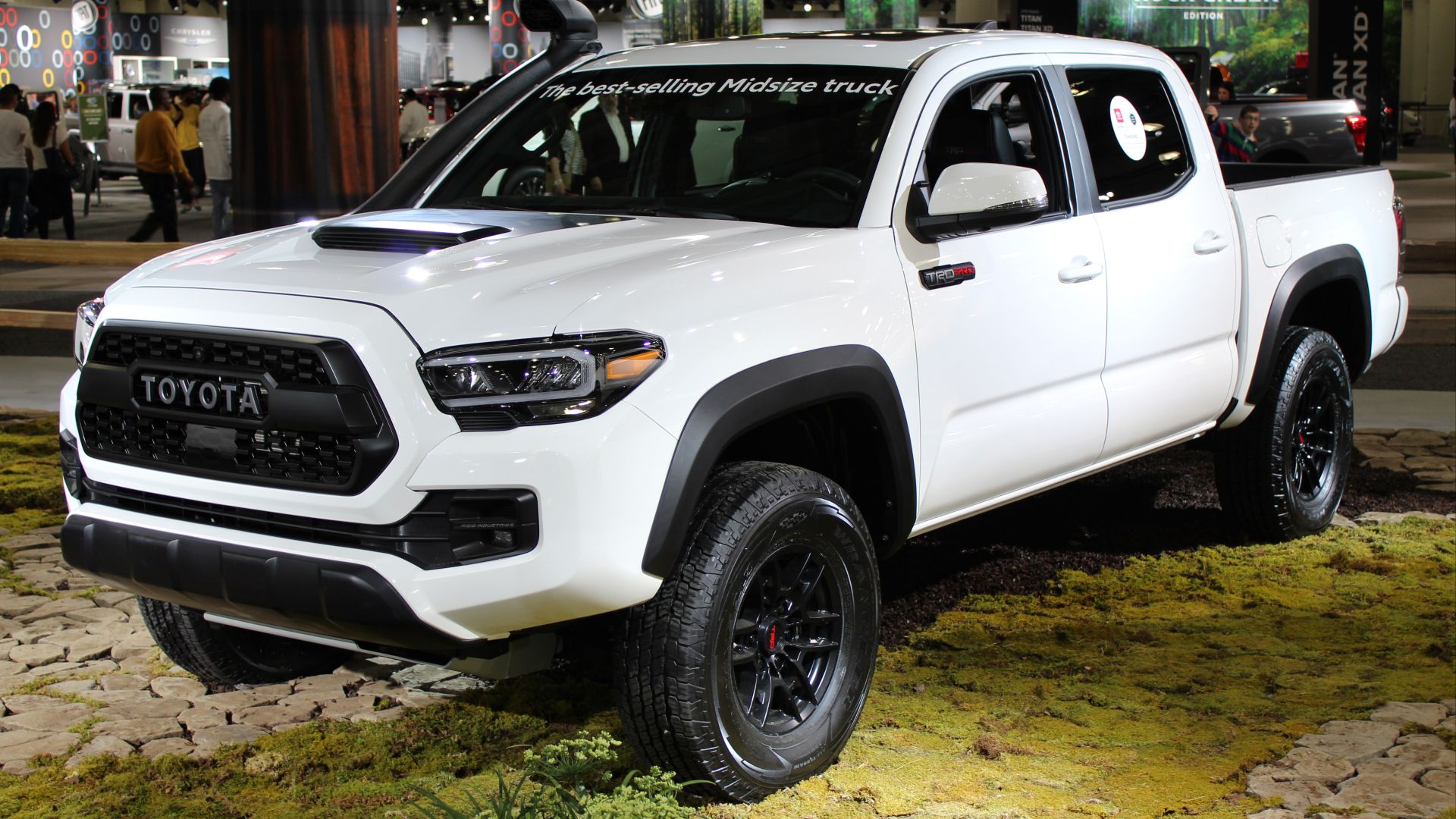 File:2020 Toyota Tacoma TRD Pro front NYIAS 2019.jpg
