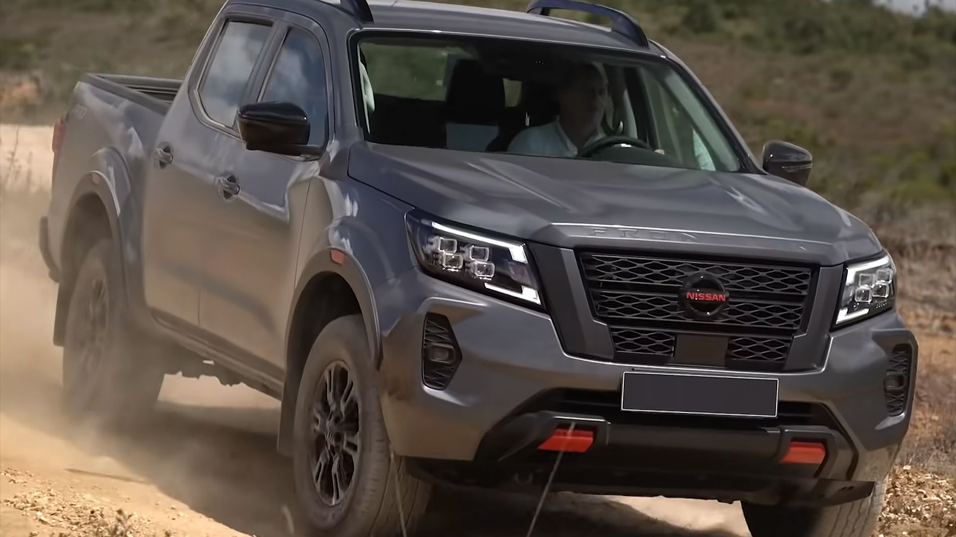 File:2021 Nissan Frontier Pro 4X (Colombia; facelift) front view 02.png
