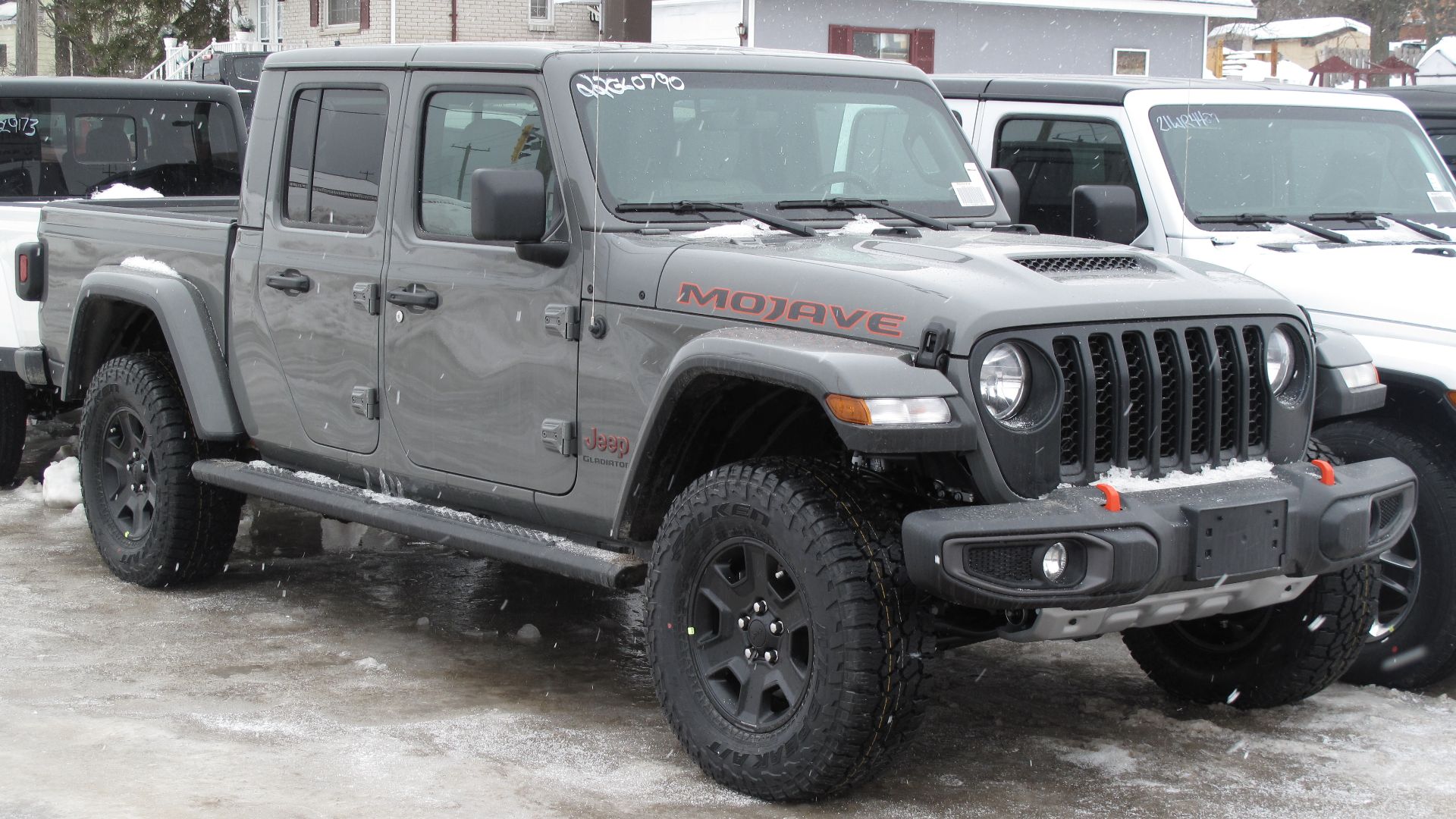 File:2022 Jeep Gladiator Mojave in Sting-Grey, Front Right, 03-06-2022.jpg